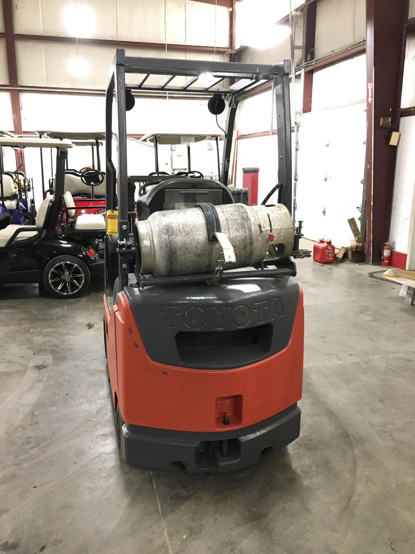 2013 TOYOTA 3,000 LB. FORKLIFT, MODEL: 8FGCU15, S/N: 21243, LPG, LEVER SHIFT, SOLID TIRES - Image 4 of 5