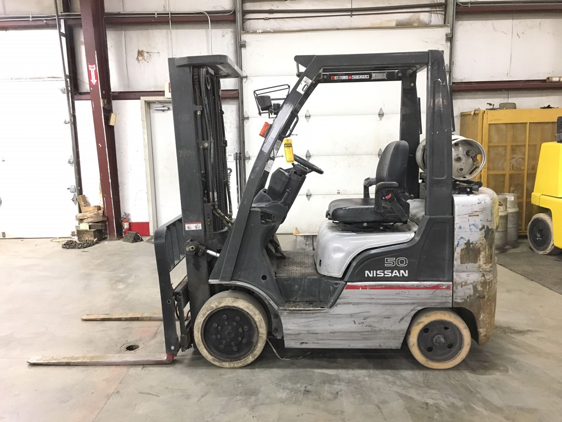 ***LOCATED IN HAMILTON, OHIO** 2007 NISSAN 5,000-LB. FORKLIFT, MOD: MCPL02A25LV, 3-STAGE, SIDESHIFT
