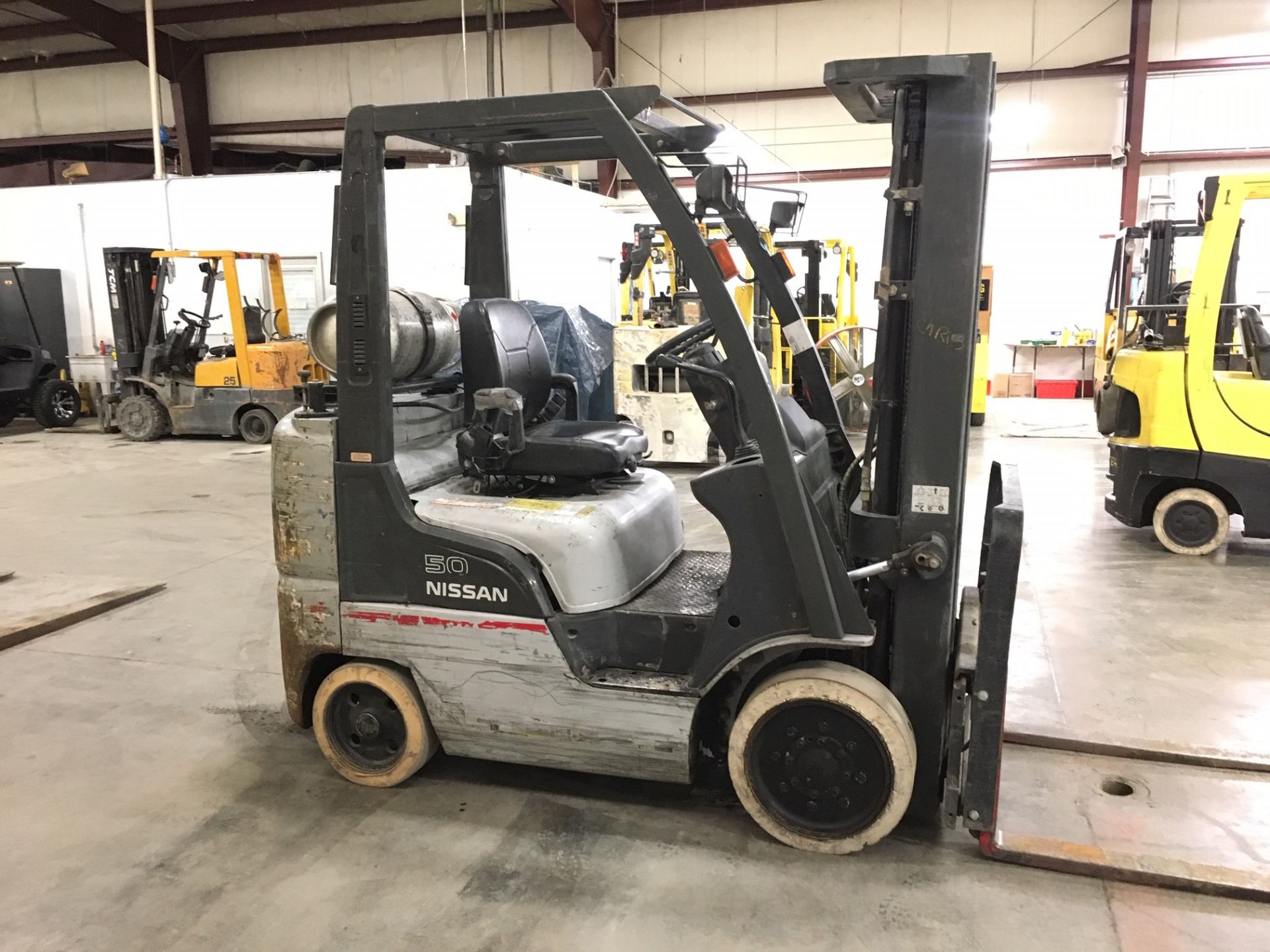 ***LOCATED IN HAMILTON, OHIO** 2007 NISSAN 5,000-LB. FORKLIFT, MOD: MCPL02A25LV, 3-STAGE, SIDESHIFT - Image 3 of 5