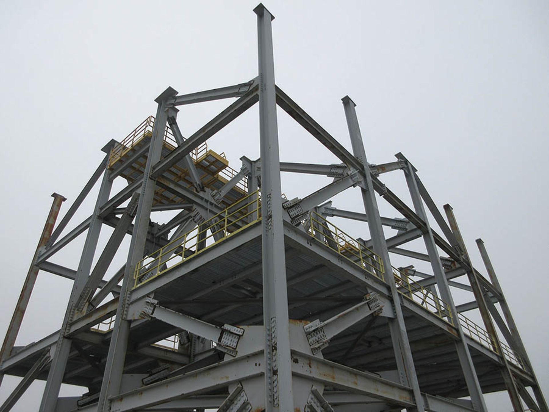 LARGE BAGHOUSE STRUCTURE ERECTED WITH SAFETY GRATING & RAIL - Image 2 of 5