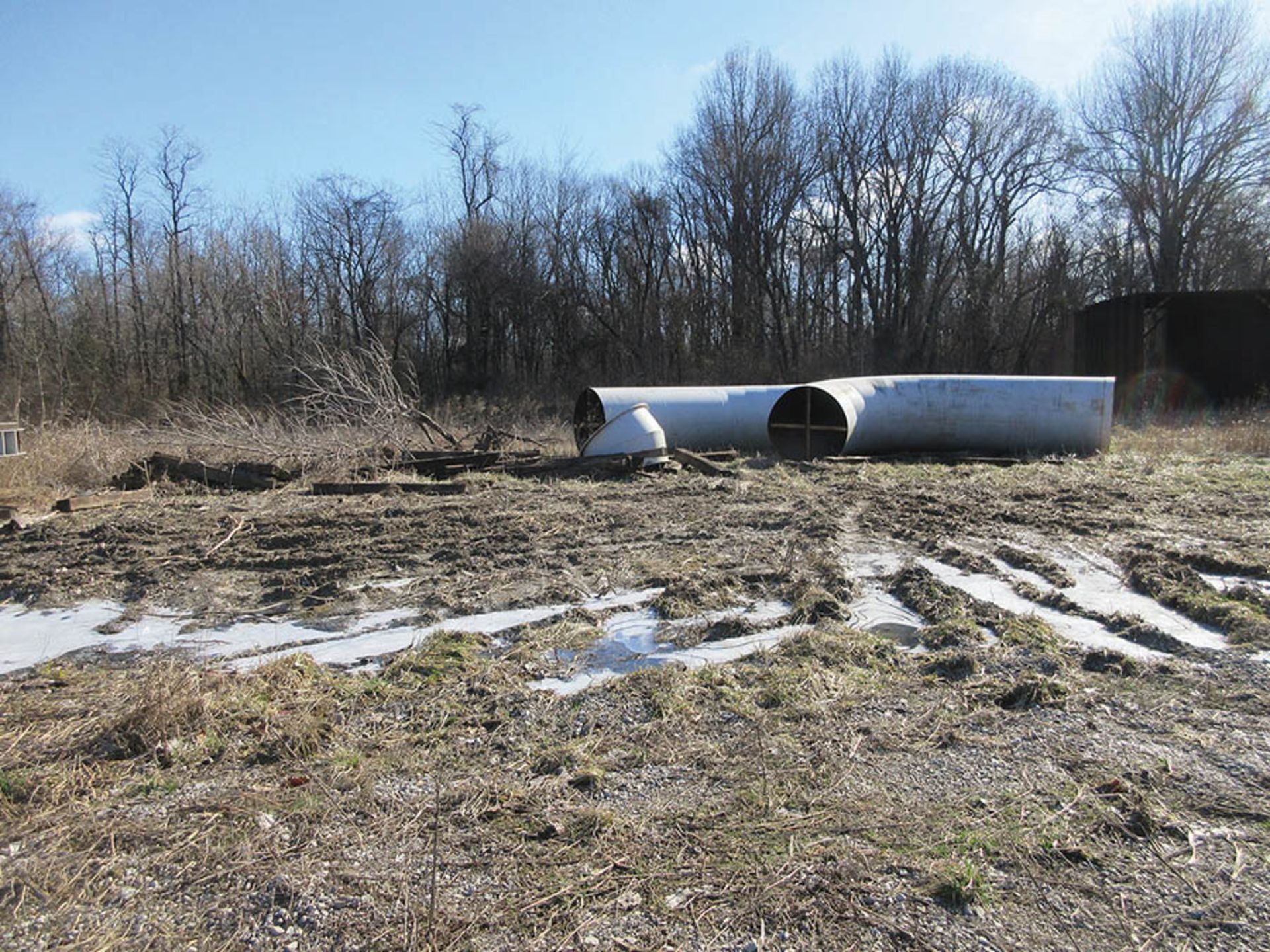 LARGE LOT OF GRAY DUCT WORK - Image 2 of 6