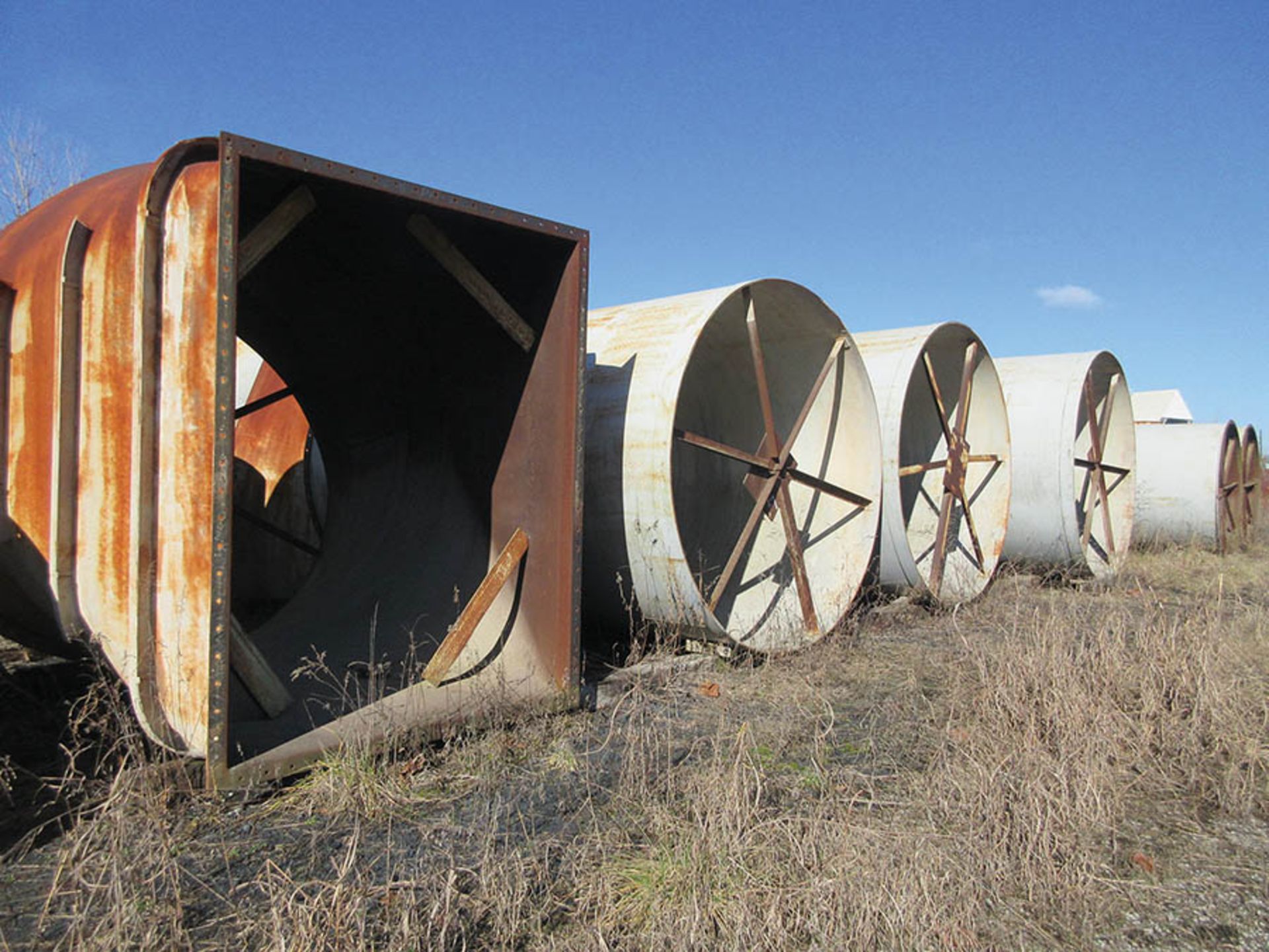 LARGE LOT OF GRAY DUCT WORK - Image 5 of 6