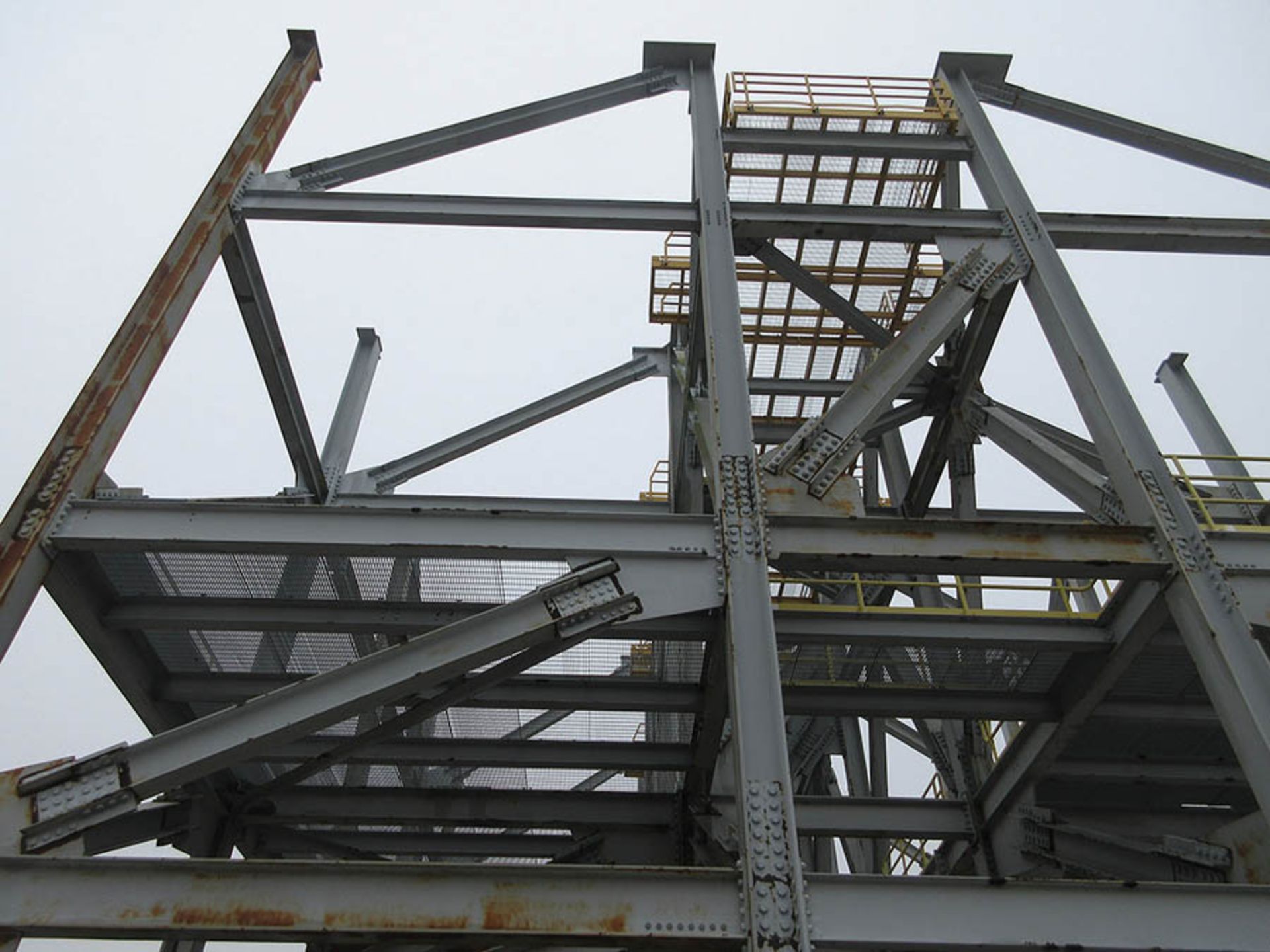 LARGE BAGHOUSE STRUCTURE ERECTED WITH SAFETY GRATING & RAIL - Image 3 of 5