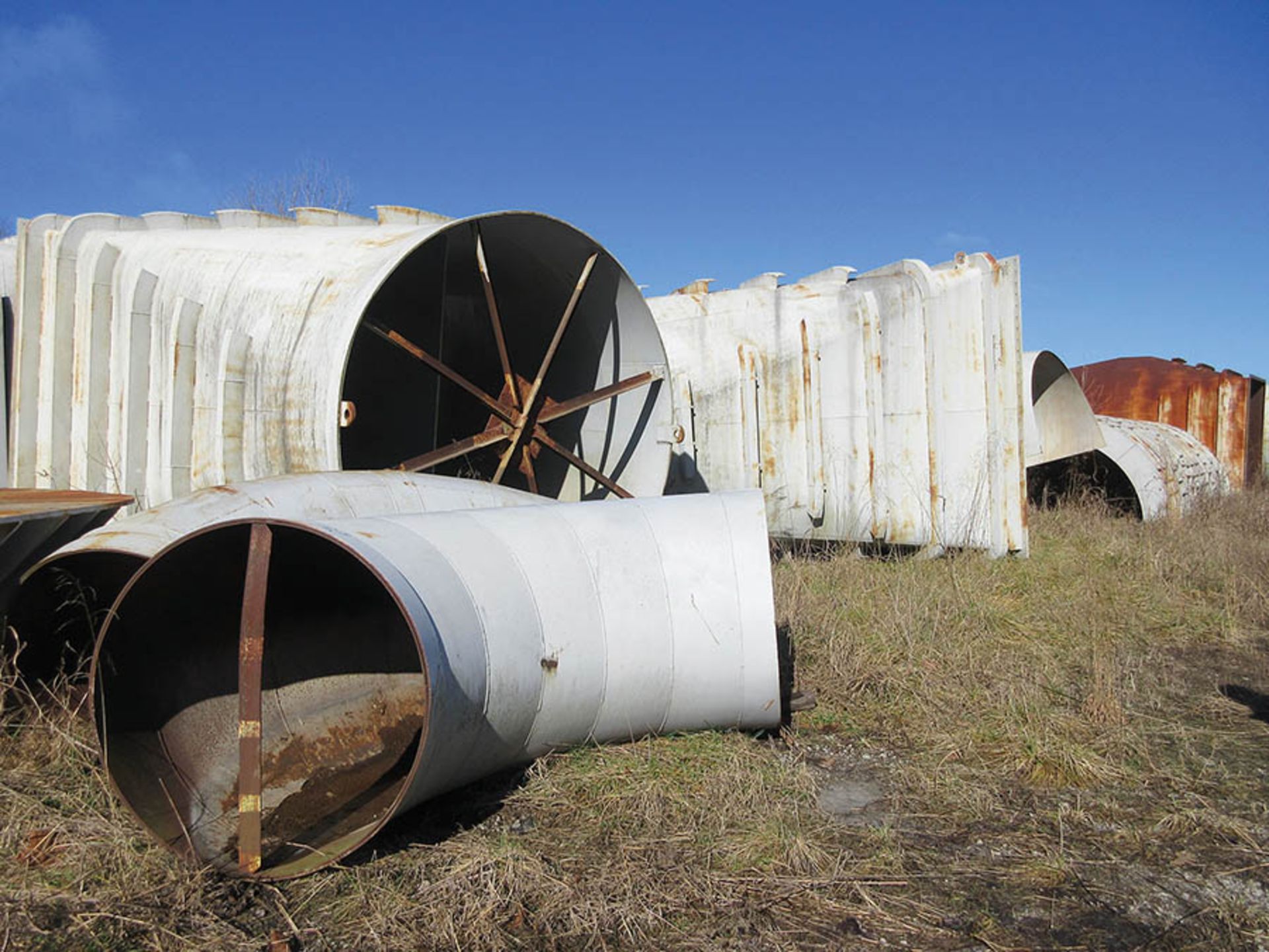 LARGE LOT OF GRAY DUCT WORK