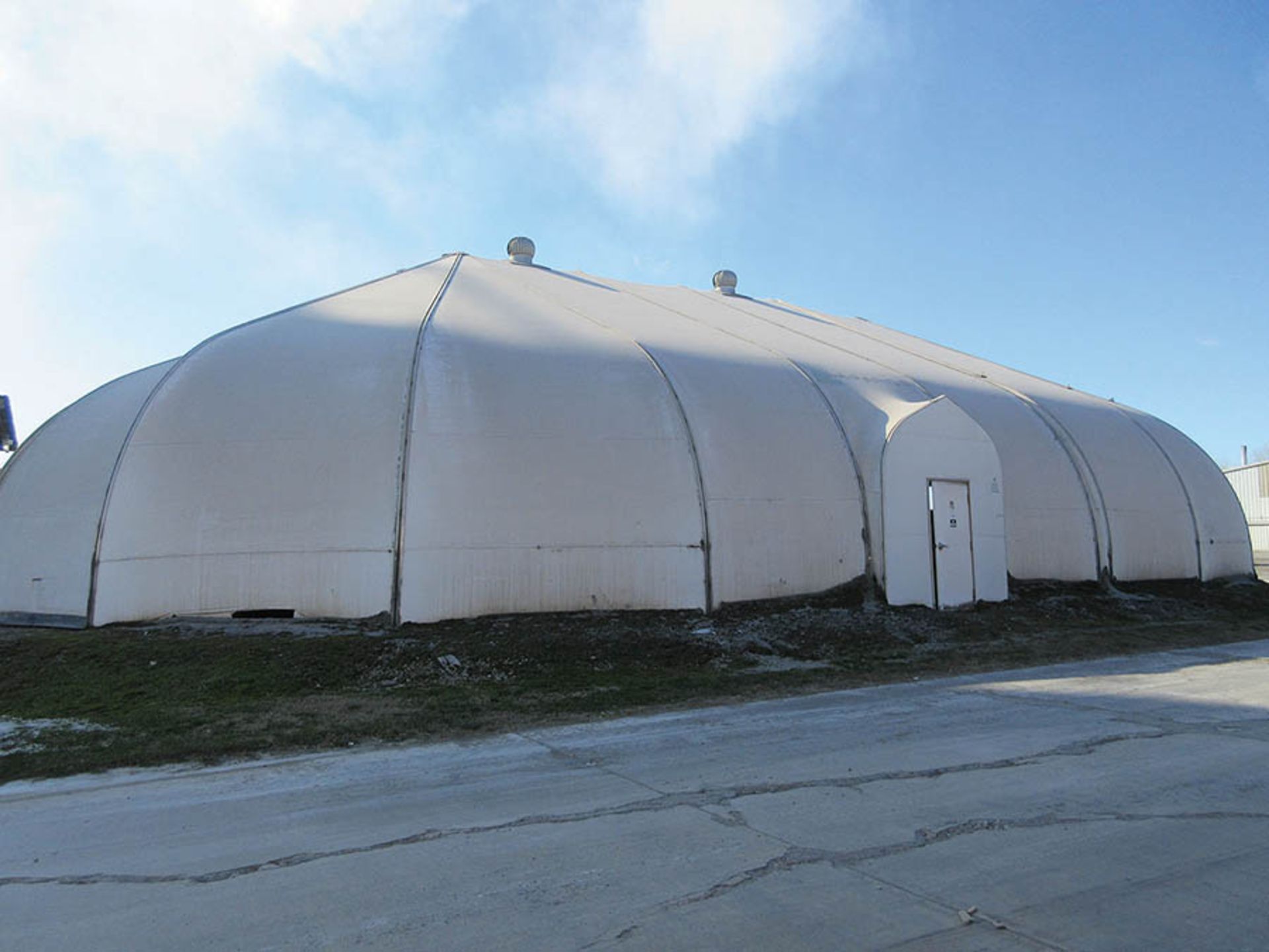 SPRUNG TENT, DUAL ROOF EXHAUST, PNEUMATIC TIRE DOOR