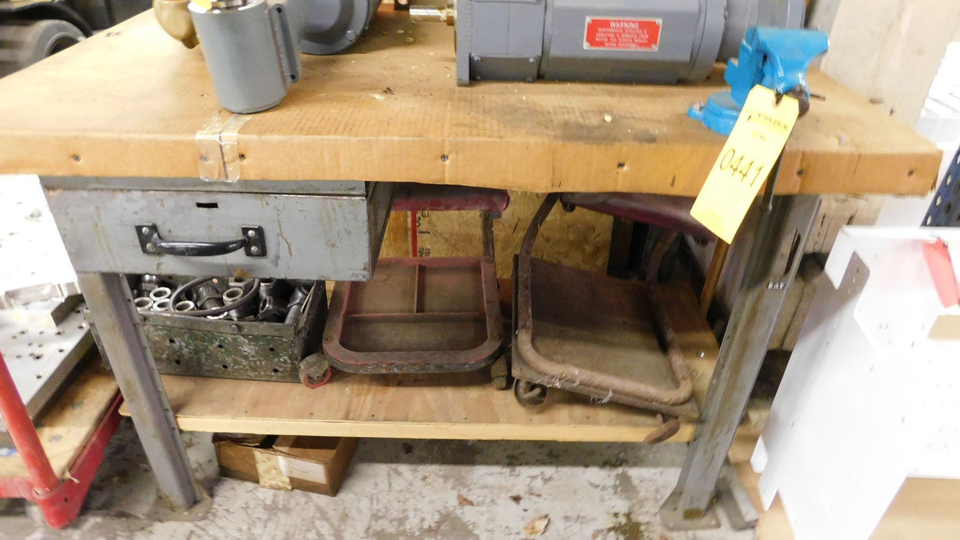 WORK BENCH WITH FULTON VISE