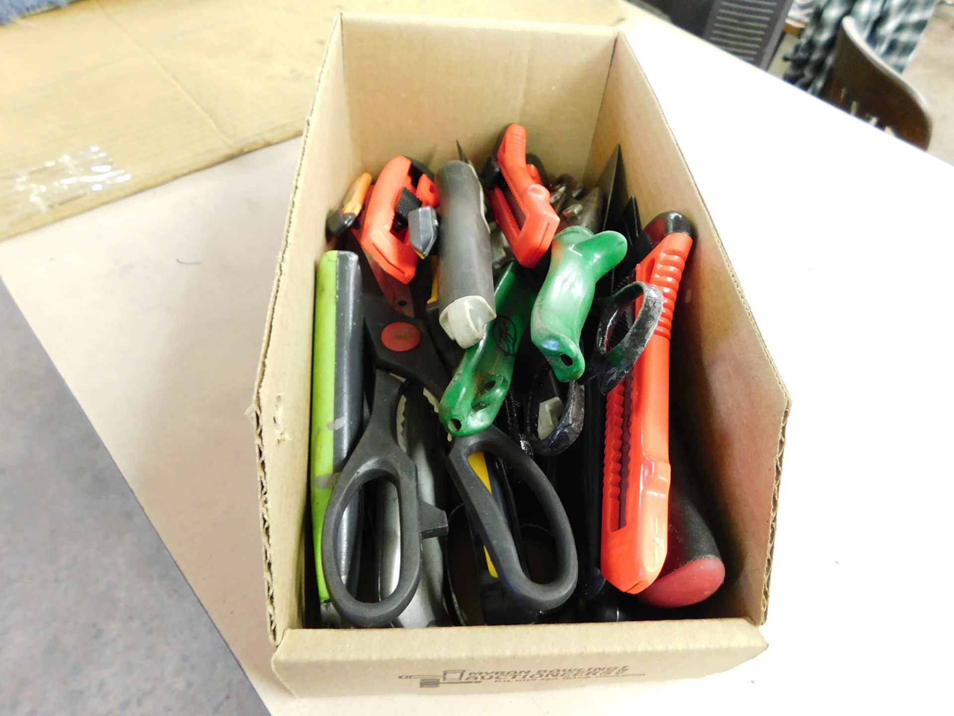 LOT OF UTILITY KNIVES & SCISSORS