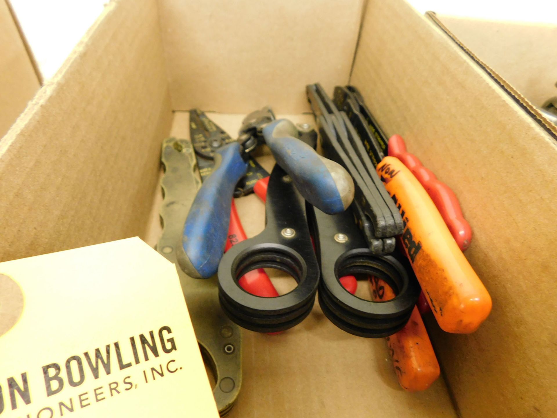 LOT OF ELECTRICAL PLIERS