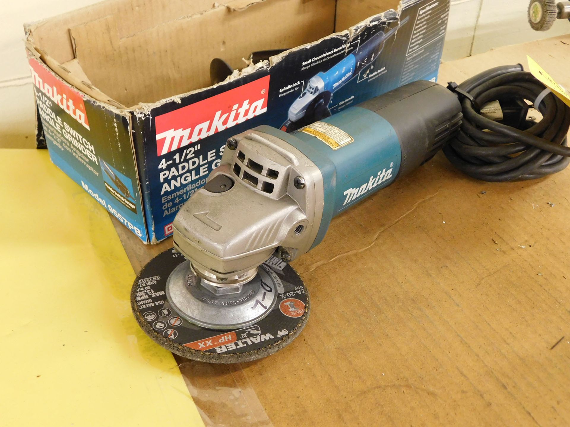 MAKITA 4 1/2'' PADDLE SWITCH ANGLE GRINDER; MODEL 9557PB, S/N 706675 - Image 2 of 2