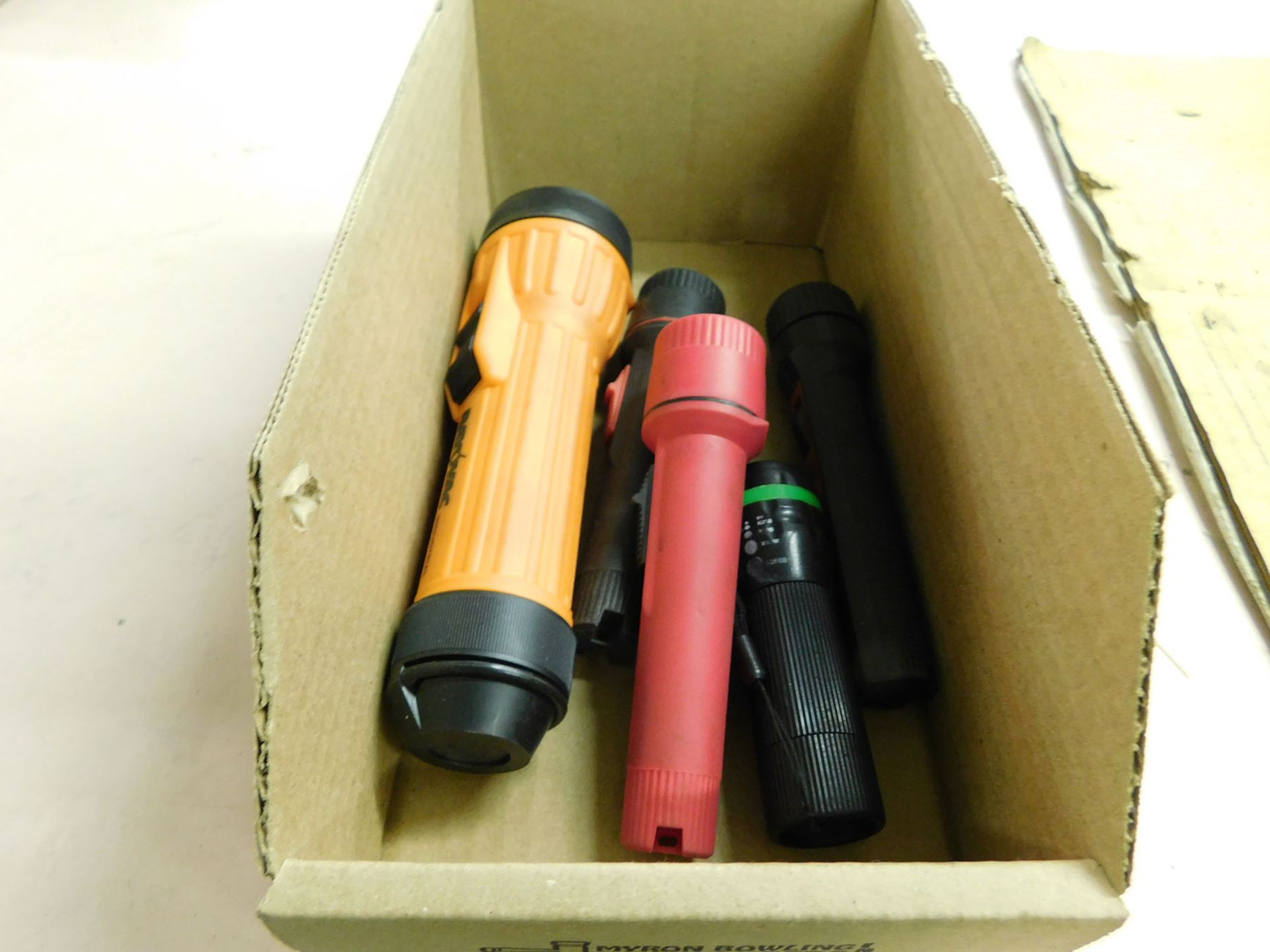 LOT OF FLASHLIGHTS