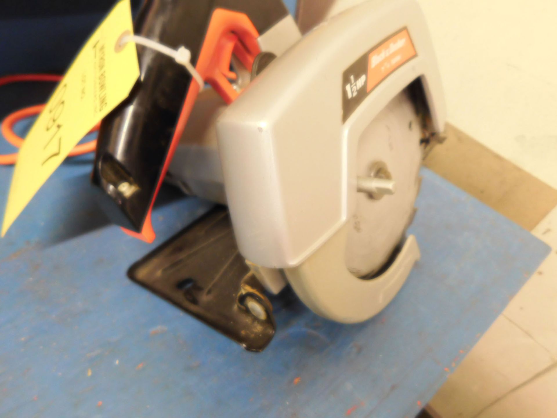 BLACK & DECKER 7 1/4'' SAW; 1 1/2 HP