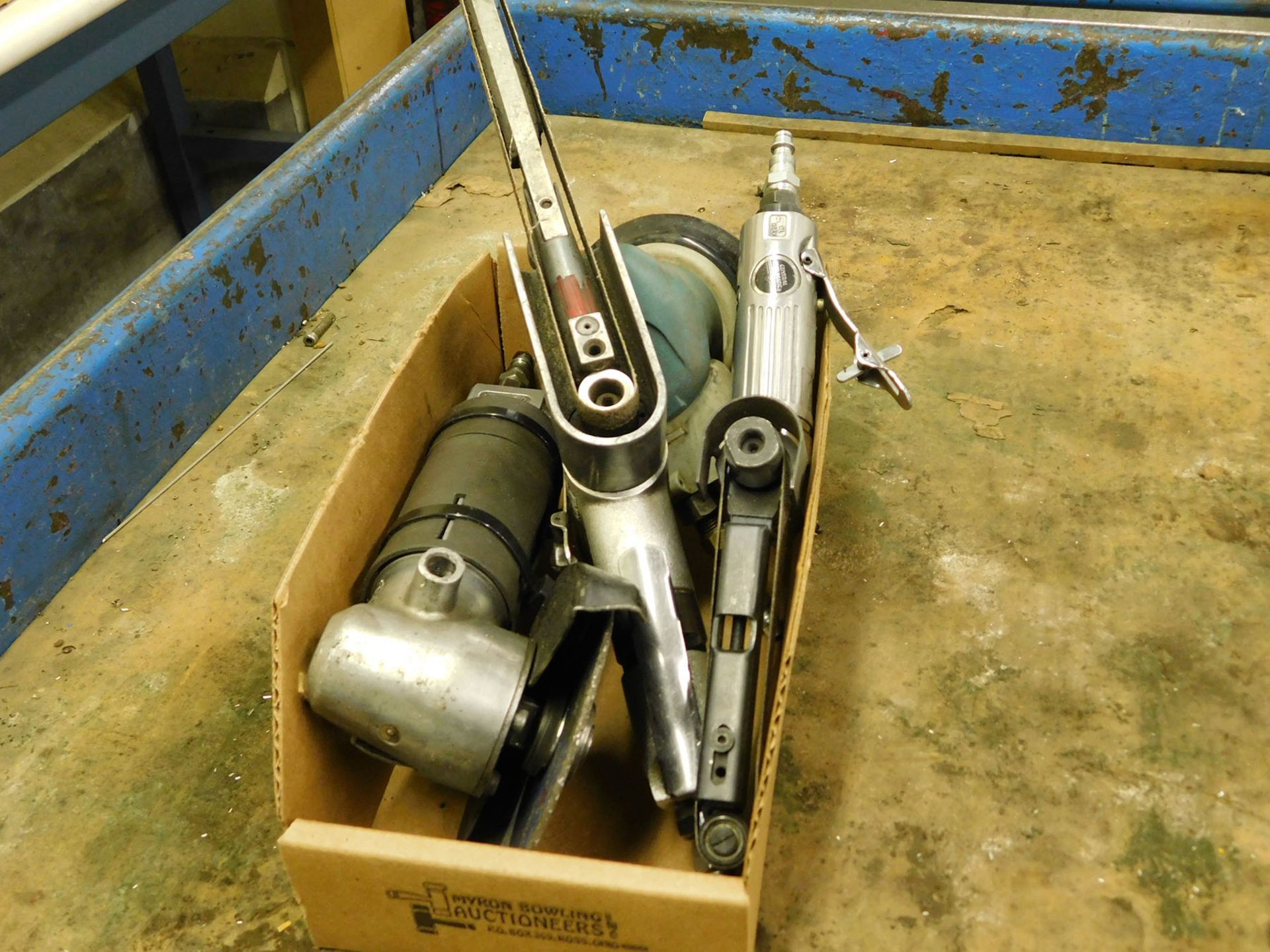 LOT OF ASSORTED PNEUMATIC TOOLS