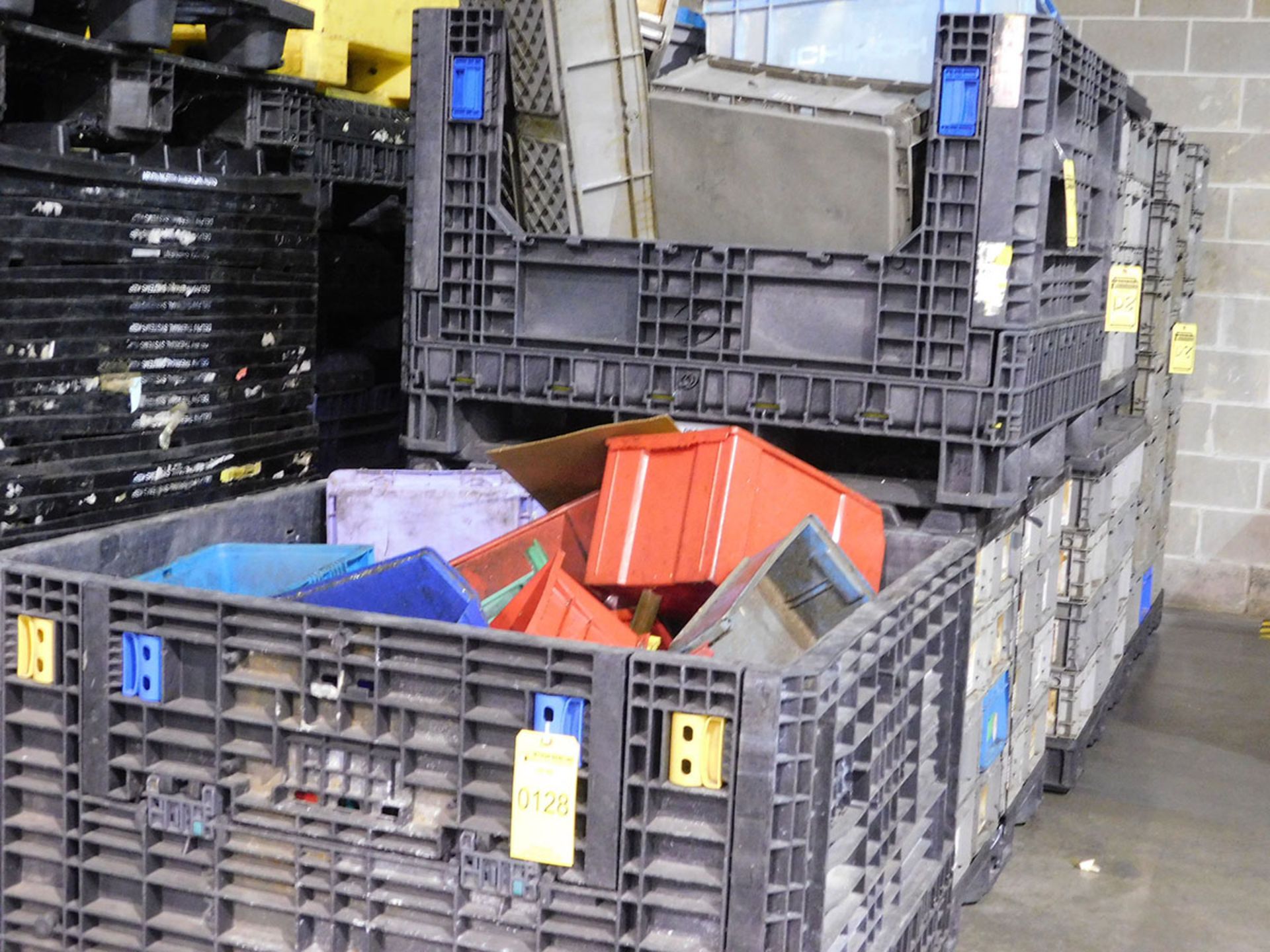 ROW OF ASSORTED SIZE PLASTIC TOTES