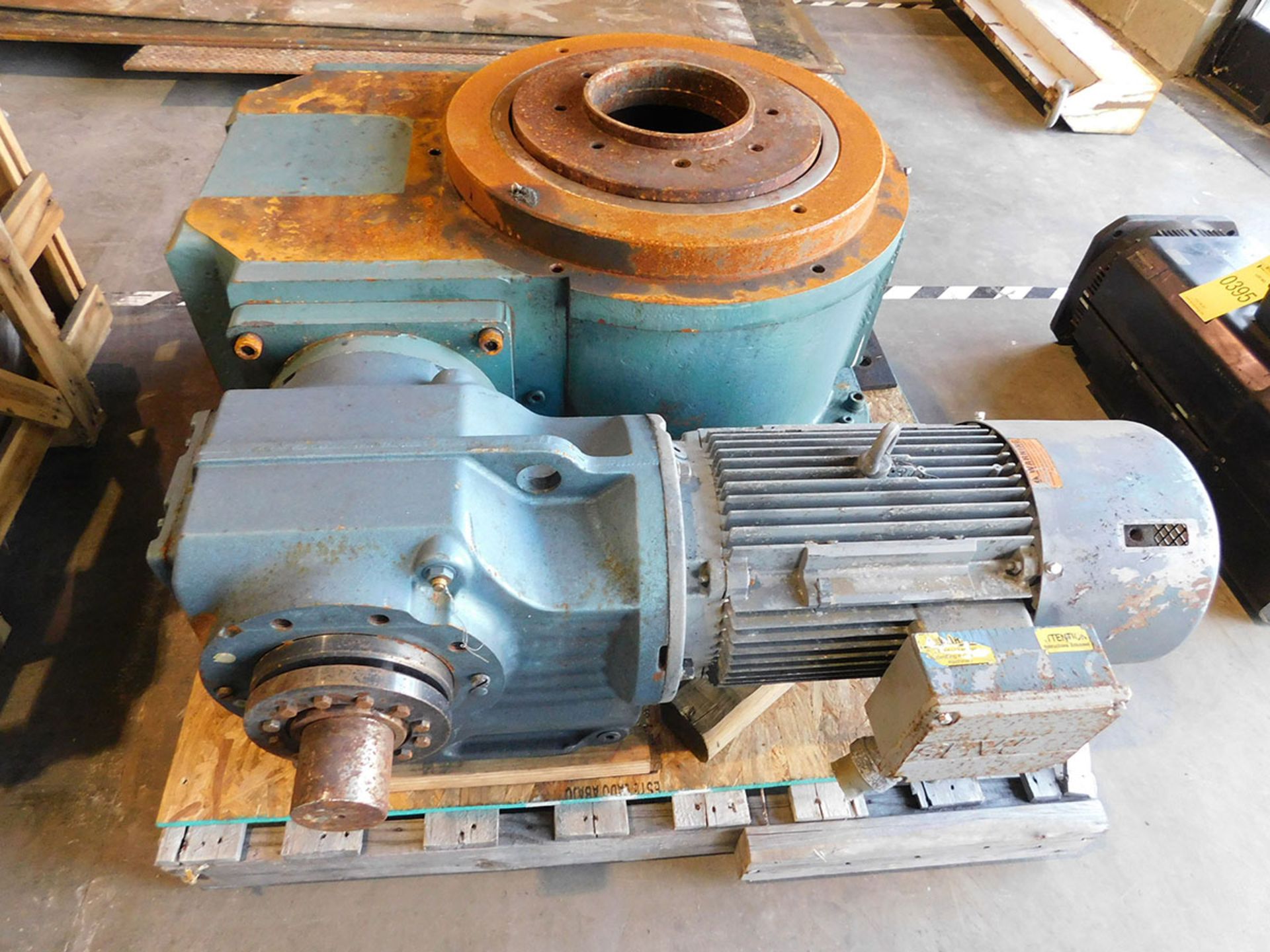 CAMCO GEAR BOX; MODEL 1801RD4180-330