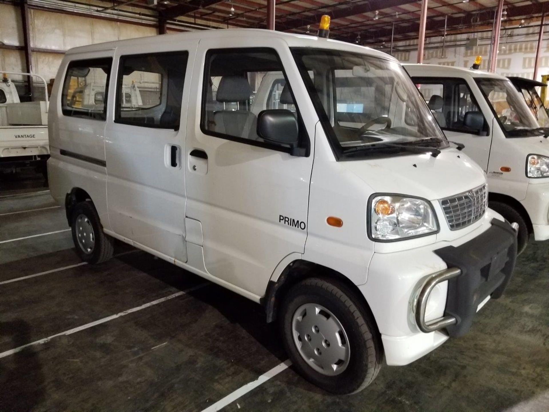 2011 VANTAGE PRIMO UTILITY VAN, 1.2 L EFI DOHC 16-VALVE CACTEK GASOLINE ENGINE, 5-SPEED, DUAL - Image 5 of 9