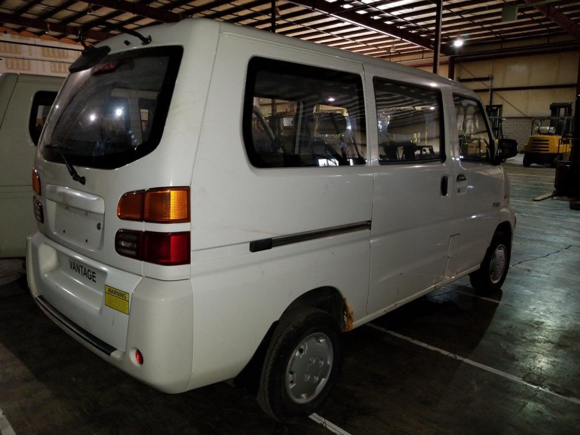 2011 VANTAGE PRIMO UTILITY VAN, 1.2 L EFI DOHC 16-VALVE CACTEK GASOLINE ENGINE, 5-SPEED, DUAL - Image 7 of 9