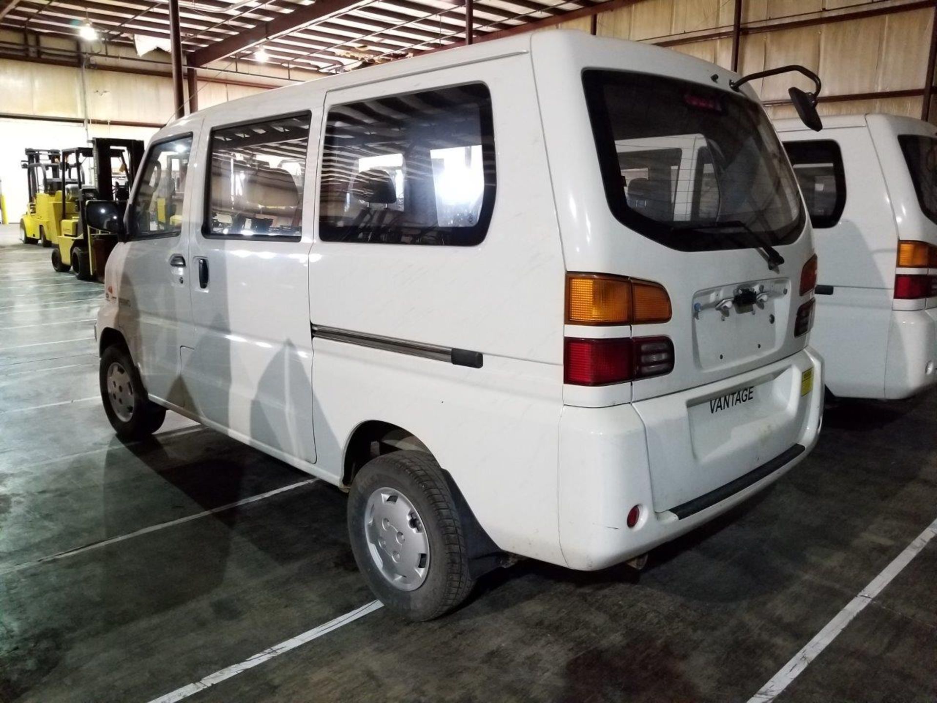 2012 VANTAGE PRIMO UTILITY VAN, 1.2 L EFI DOHC 16-VALVE CACTEK GASOLINE ENGINE, 5-SPEED, DUAL - Image 5 of 13