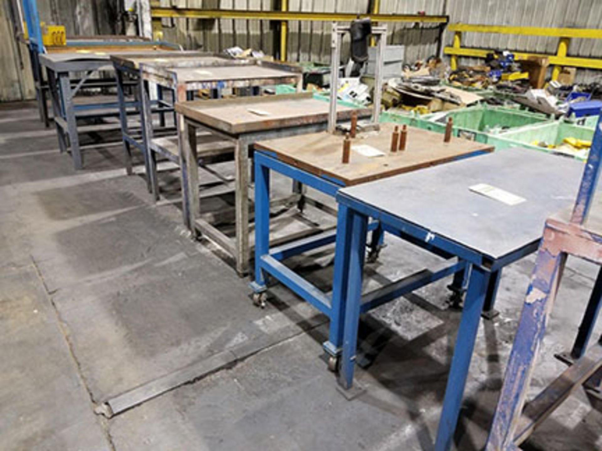 ROW OF ASSORTED SIZE TABLES - Bild 4 aus 4