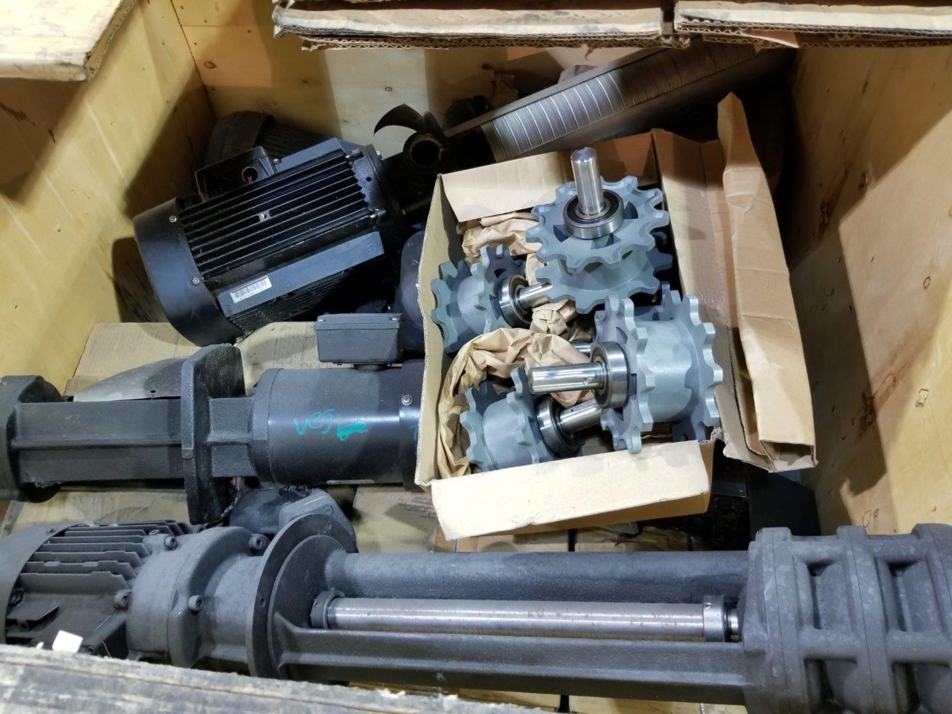 LOT OF PUMP DRIVES & SPROCKETS