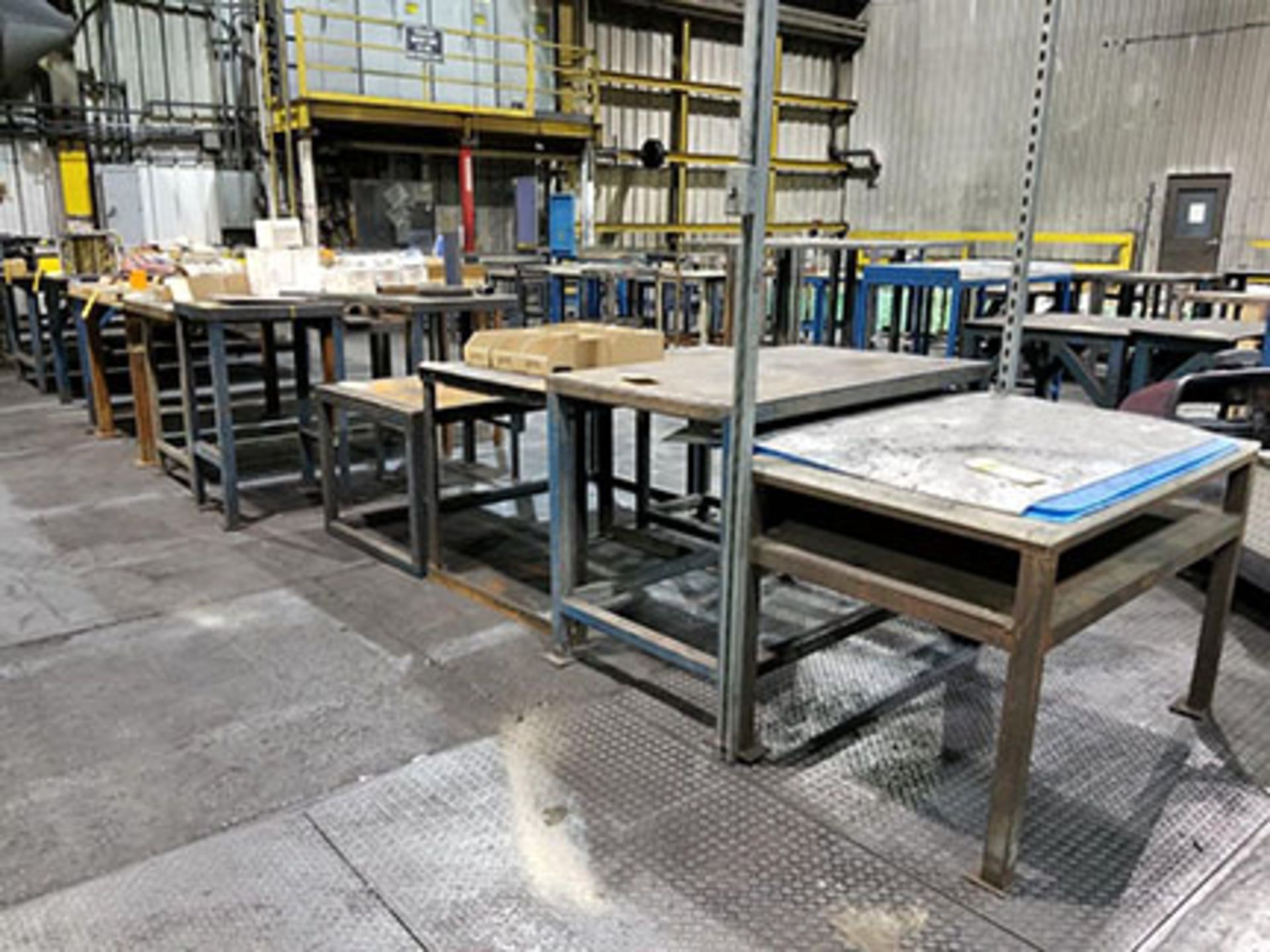 ROW OF ASSORTED SIZE TABLES - Bild 3 aus 3