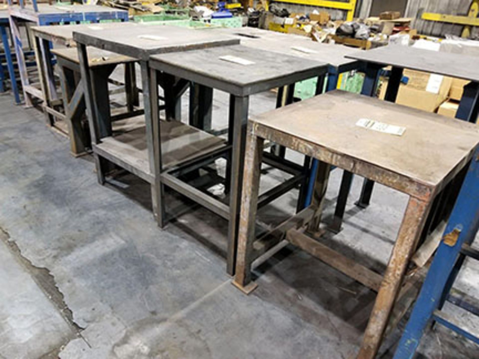 ROW OF ASSORTED SIZE TABLES - Bild 3 aus 4