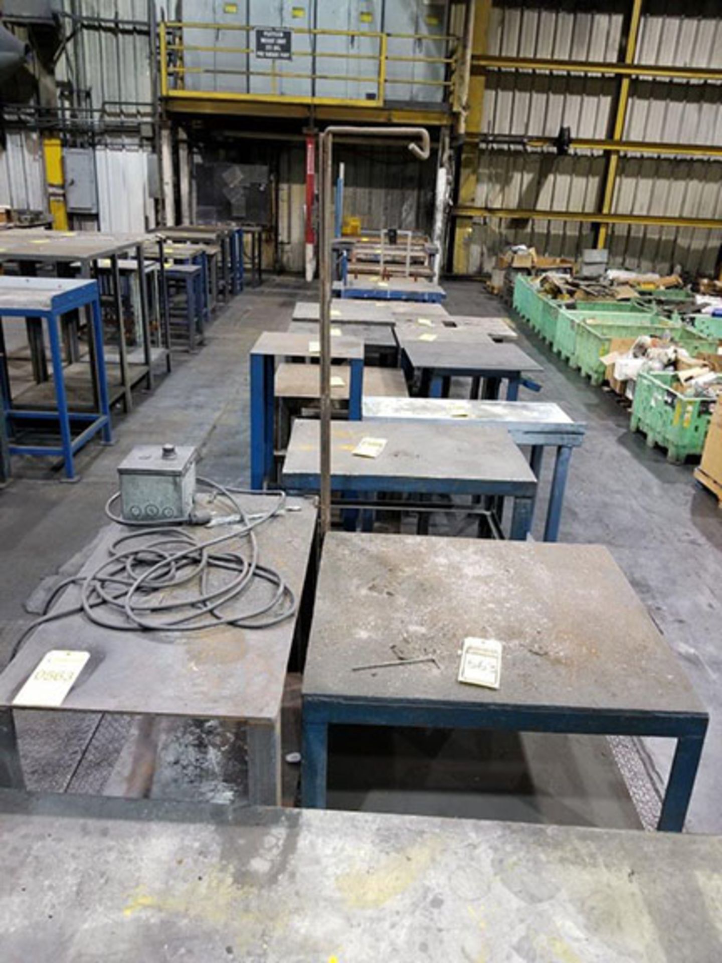 ROW OF ASSORTED SIZE TABLES - Bild 2 aus 4