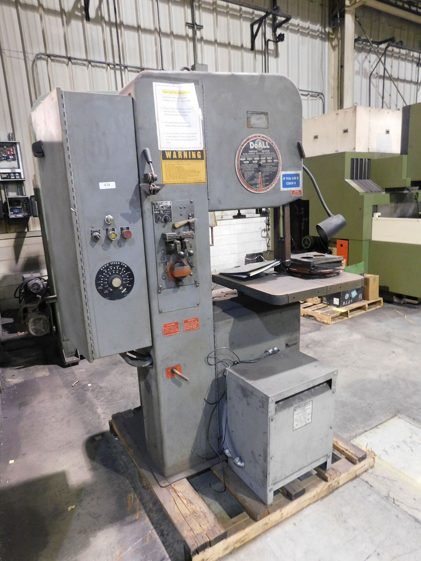 DOALL VERTICAL BAND SAW; MODEL DBW-15, S/N 290-7910009 - Image 2 of 2