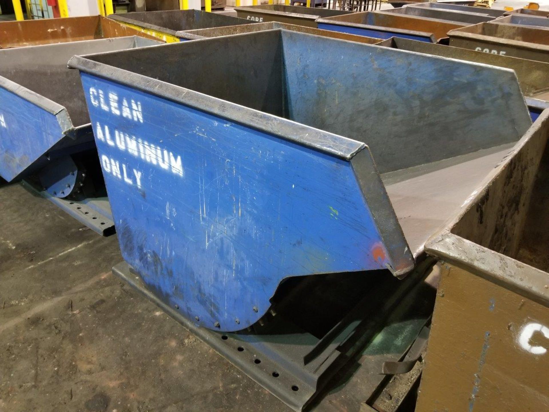 SELF DUMPING HOPPER