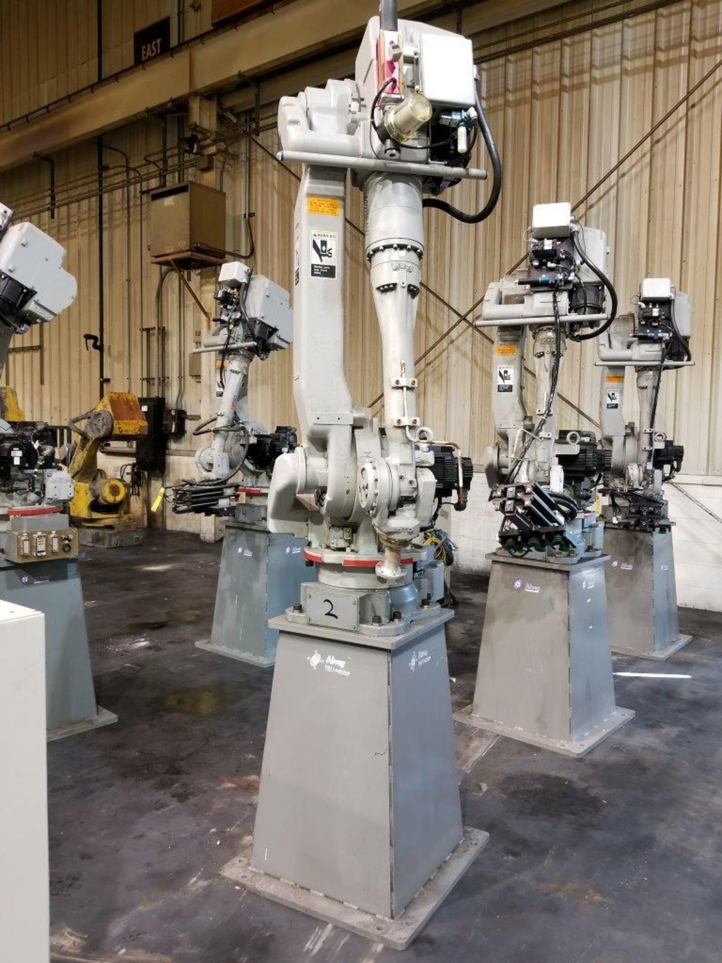 MOTOMAN UP50 ROBOT WITH ALVEX BASE; TYPE YRUP50 A02, PAYLOAD 50-MG, S/N S2K646-1-1, MASS 550-KG - Image 2 of 5