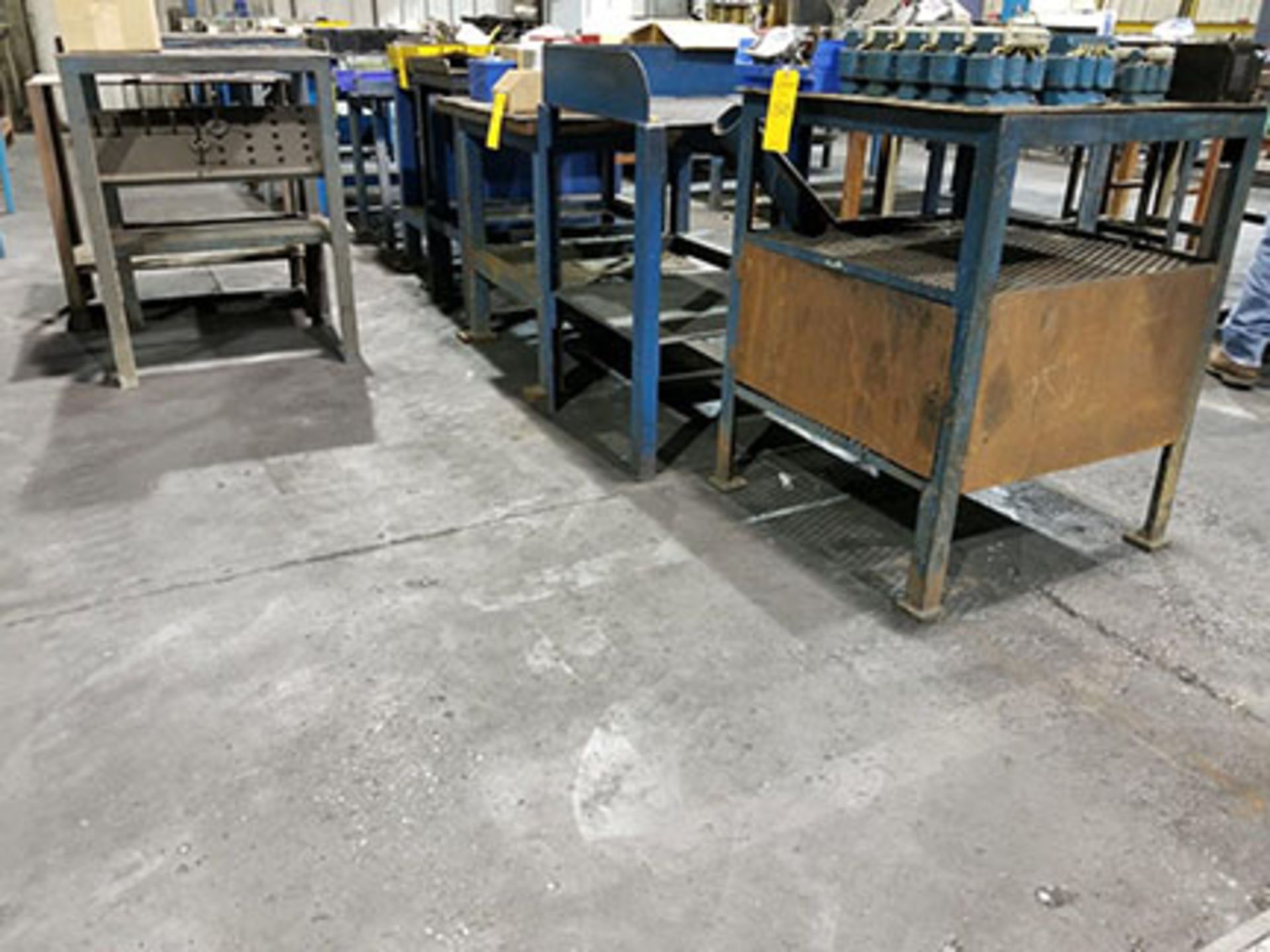 ROW OF ASSORTED SIZE TABLES - Bild 2 aus 2