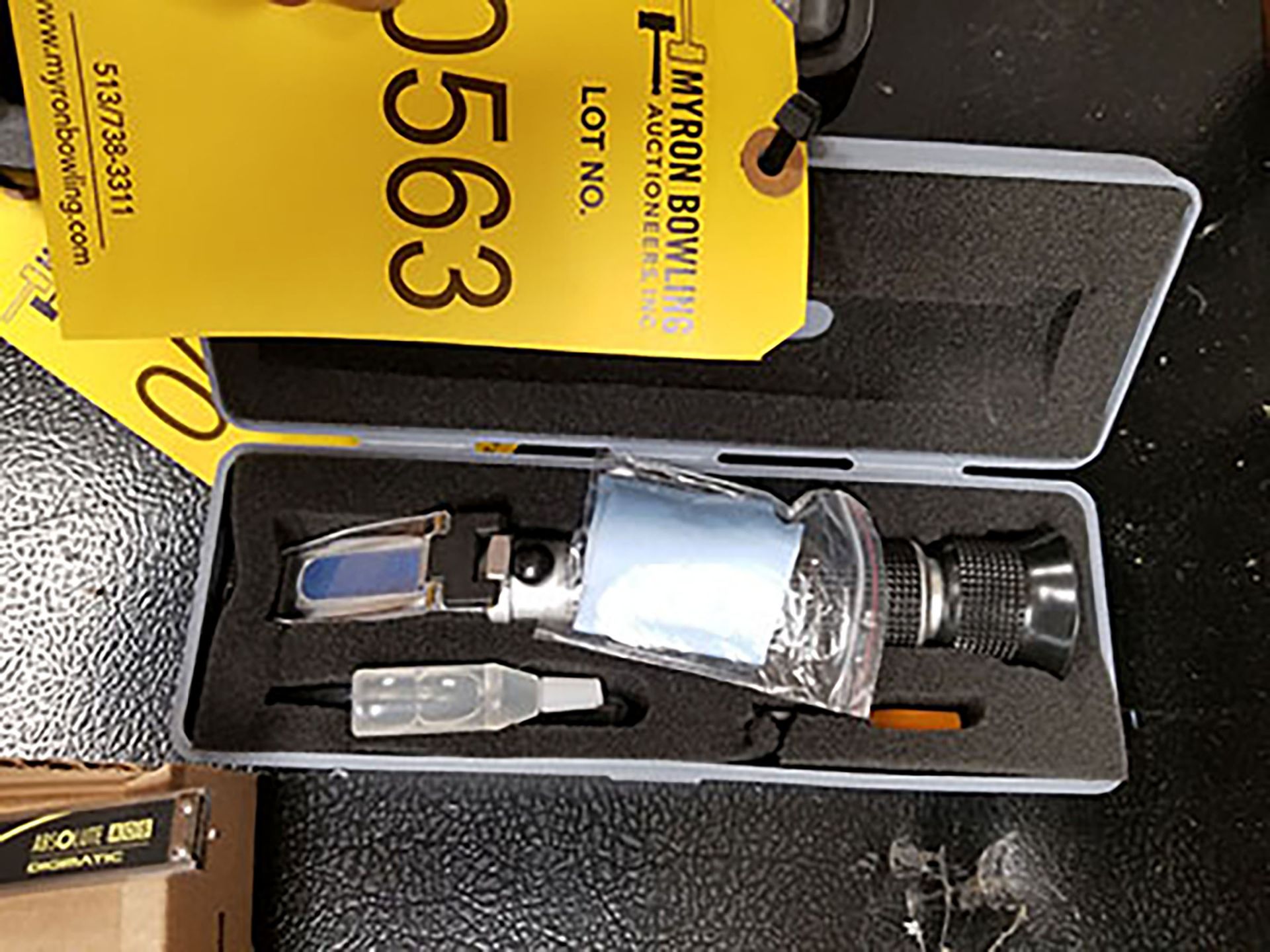 EXTECH PORTABLE REFRACTOMETER - Image 2 of 2