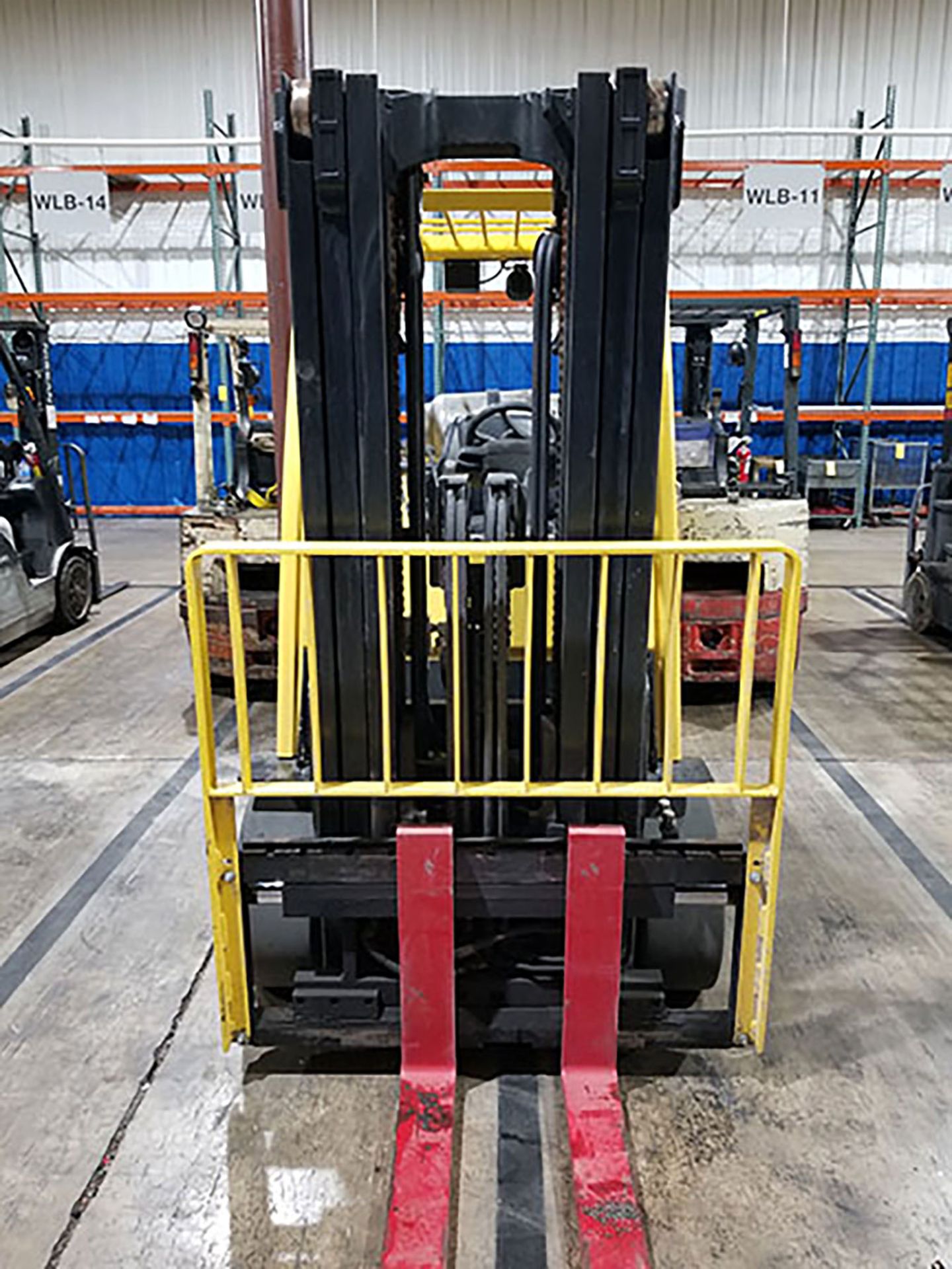 2012 HYSTER 8,000 LB. CAPACITY FORKLIFT; MODEL S80FT, LP, LEVER SHIFT, CUSHION TIRES, 185'' RAISED/ - Image 3 of 7