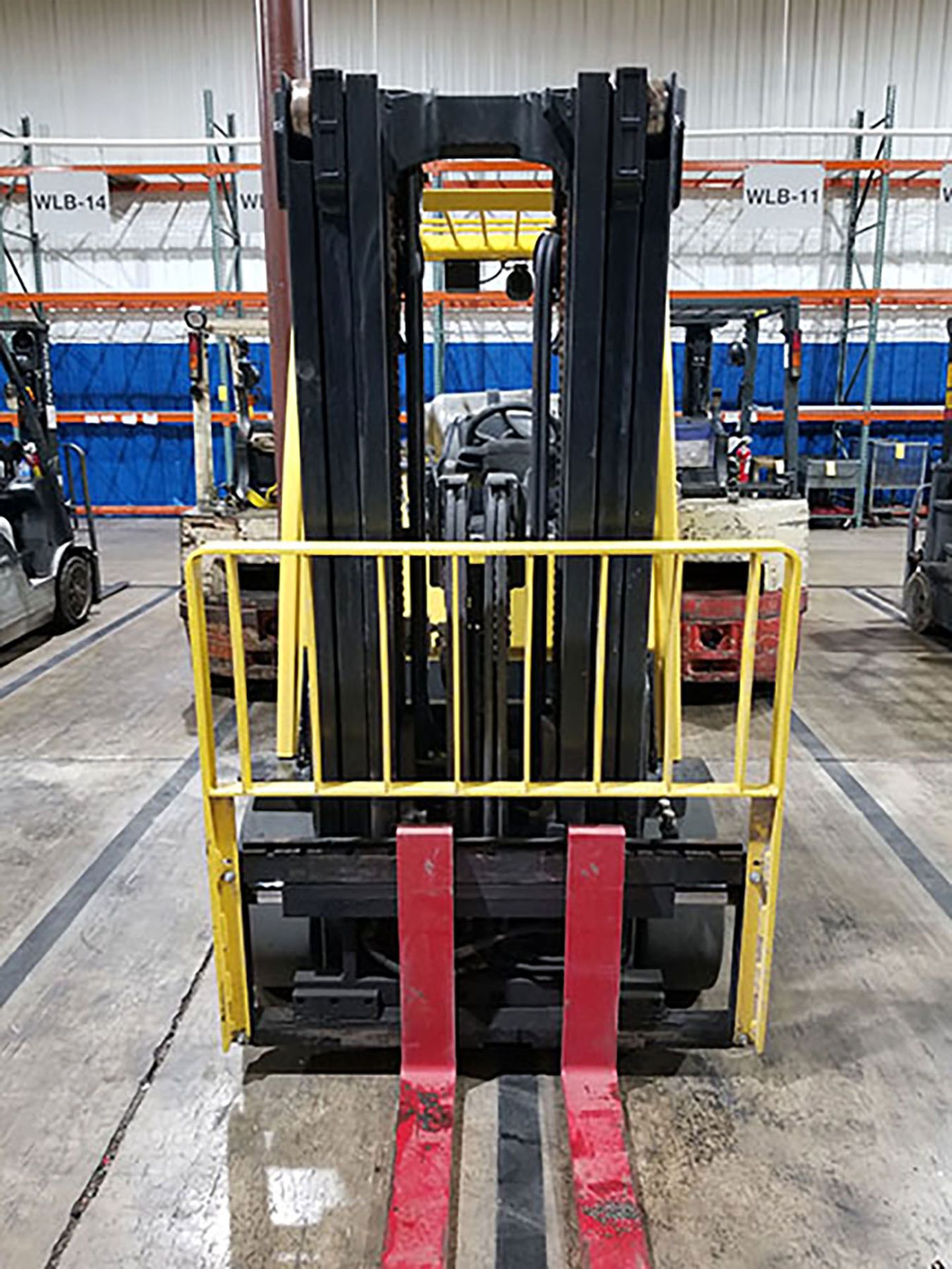 2012 HYSTER 8,000 LB. CAPACITY FORKLIFT; MODEL S80FT, LP, LEVER SHIFT, CUSHION TIRES, 185'' RAISED/ - Bild 3 aus 7