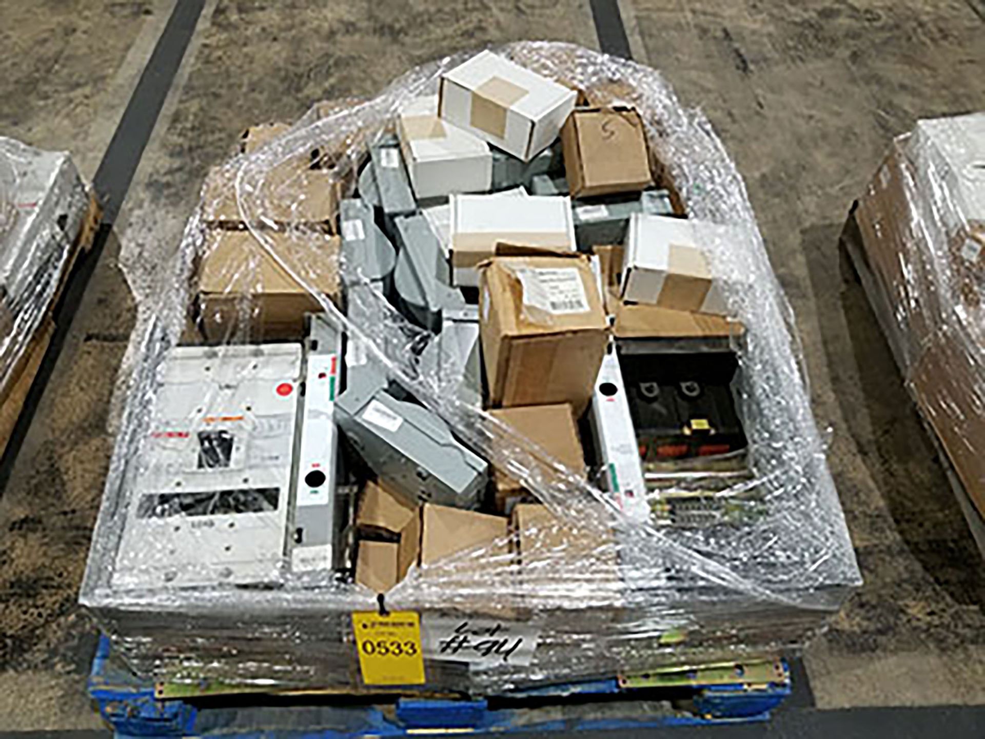 PALLET OF TRANSFORMERS, DRAWOUT ENCLOSURE, TERMINAL ACCY, AND DAMAGED MDL MCCB