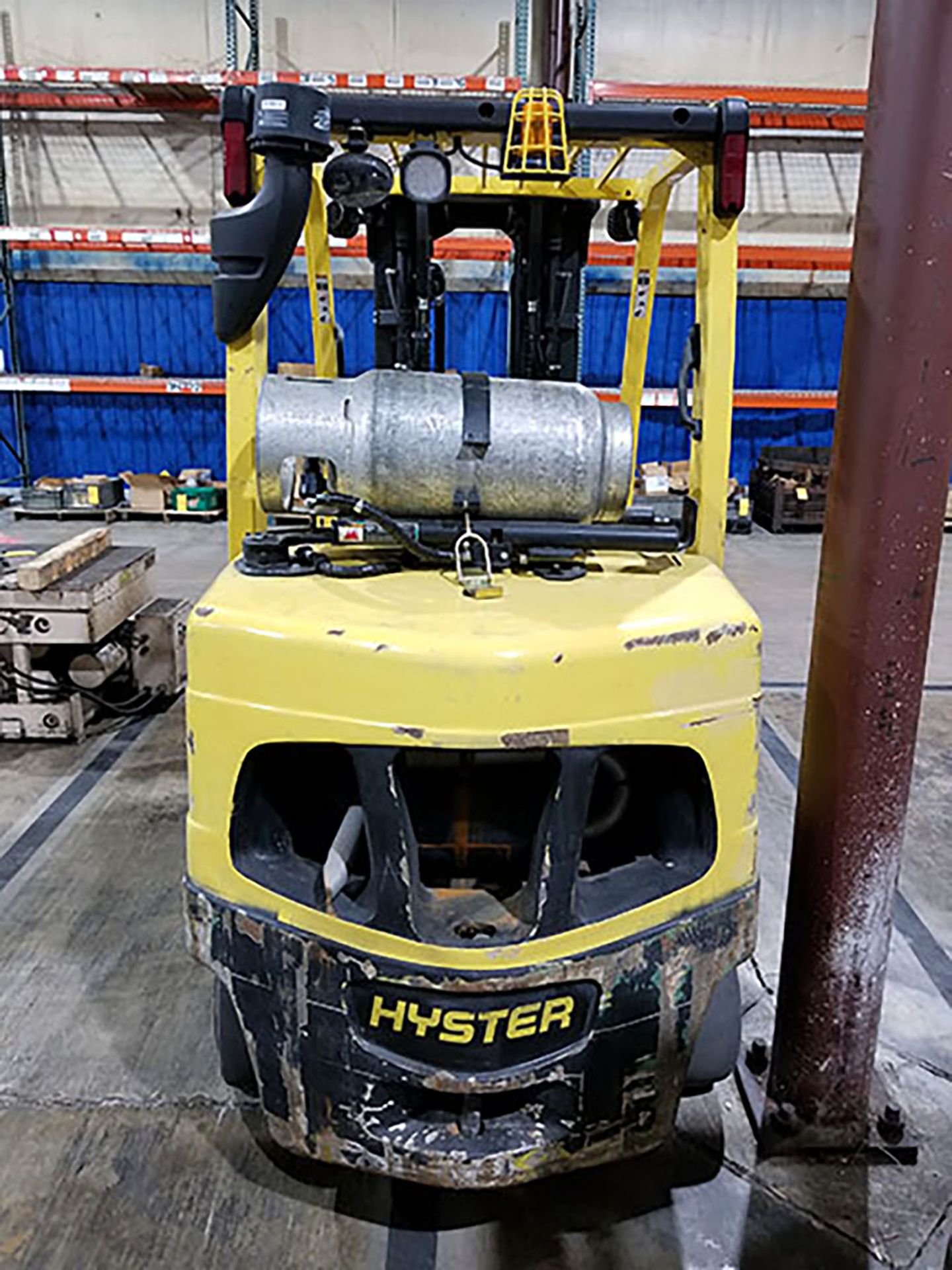 2012 HYSTER 8,000 LB. CAPACITY FORKLIFT; MODEL S80FT, LP, LEVER SHIFT, CUSHION TIRES, 185'' RAISED/ - Image 7 of 7