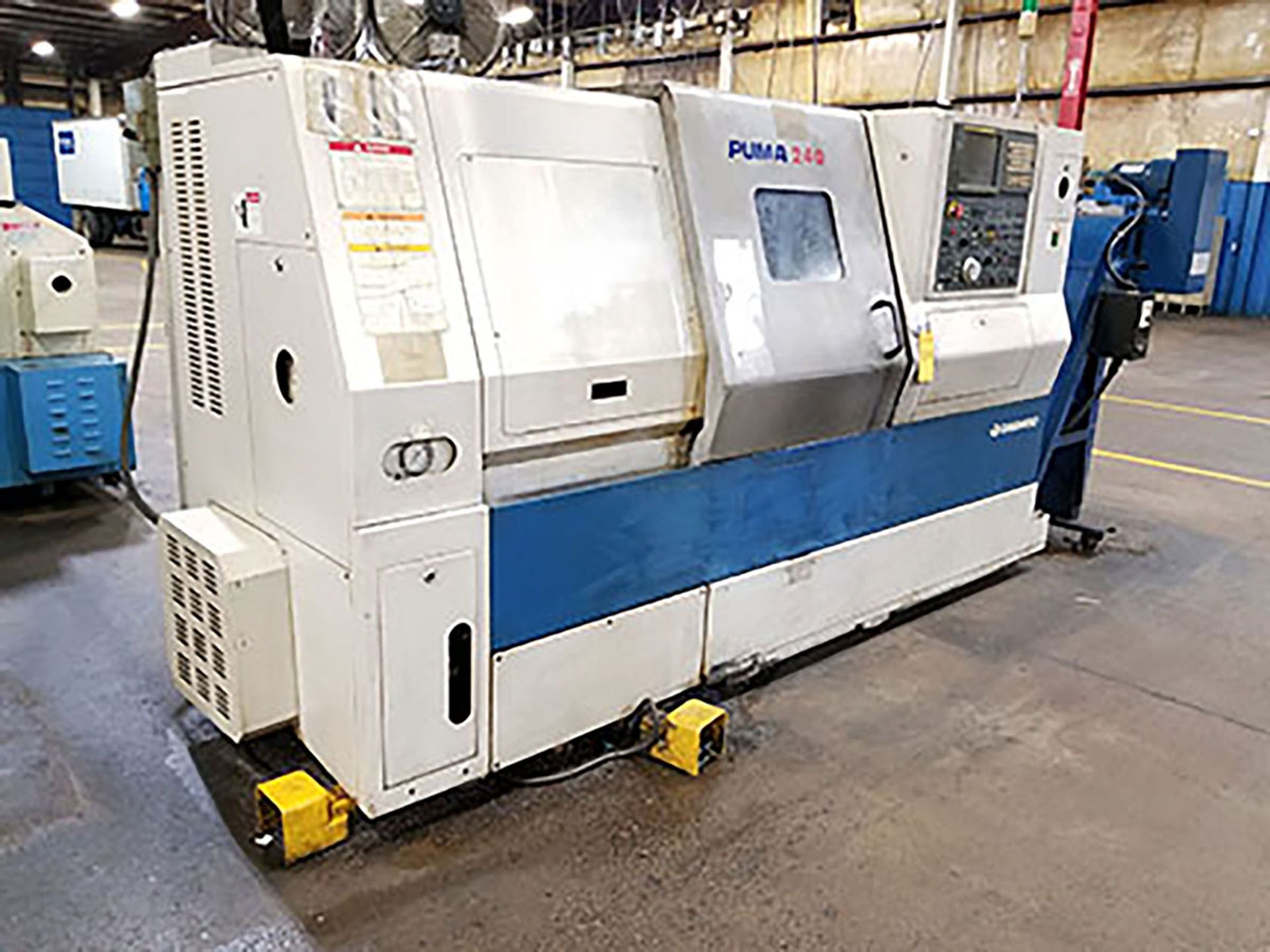 2005 DAEWOO PUMA 240B CNC TURNING CENTER; FANUC SERIES 21I-TB CONTROL, 12-POSITION TURRET, - Bild 4 aus 9