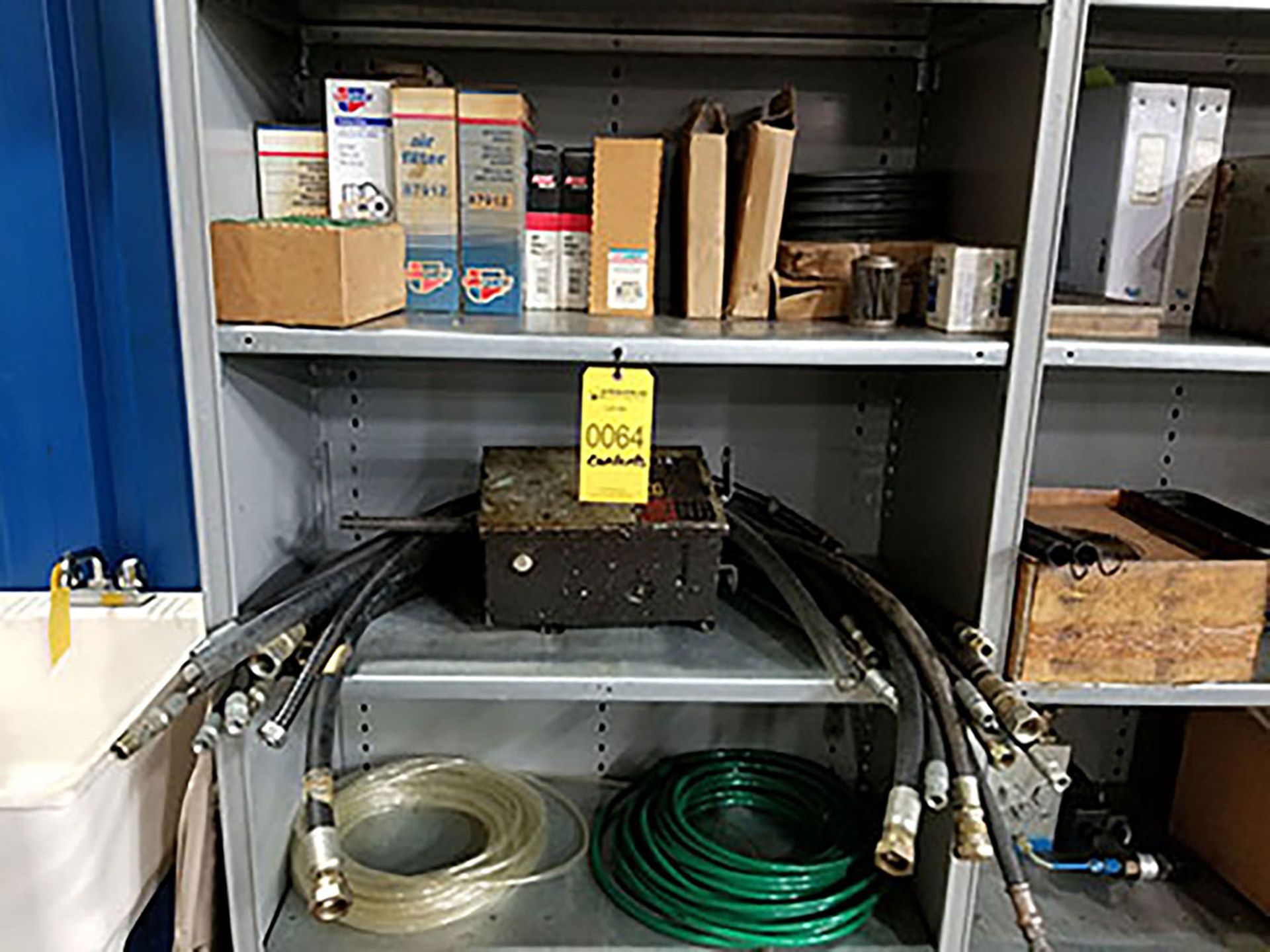 CONTENTS OF (5) SECTION SHELF UNIT; HYDRAULIC HOSES, ELECTRICAL BOXES, ELECTRIC MOTORS, AND - Bild 3 aus 7