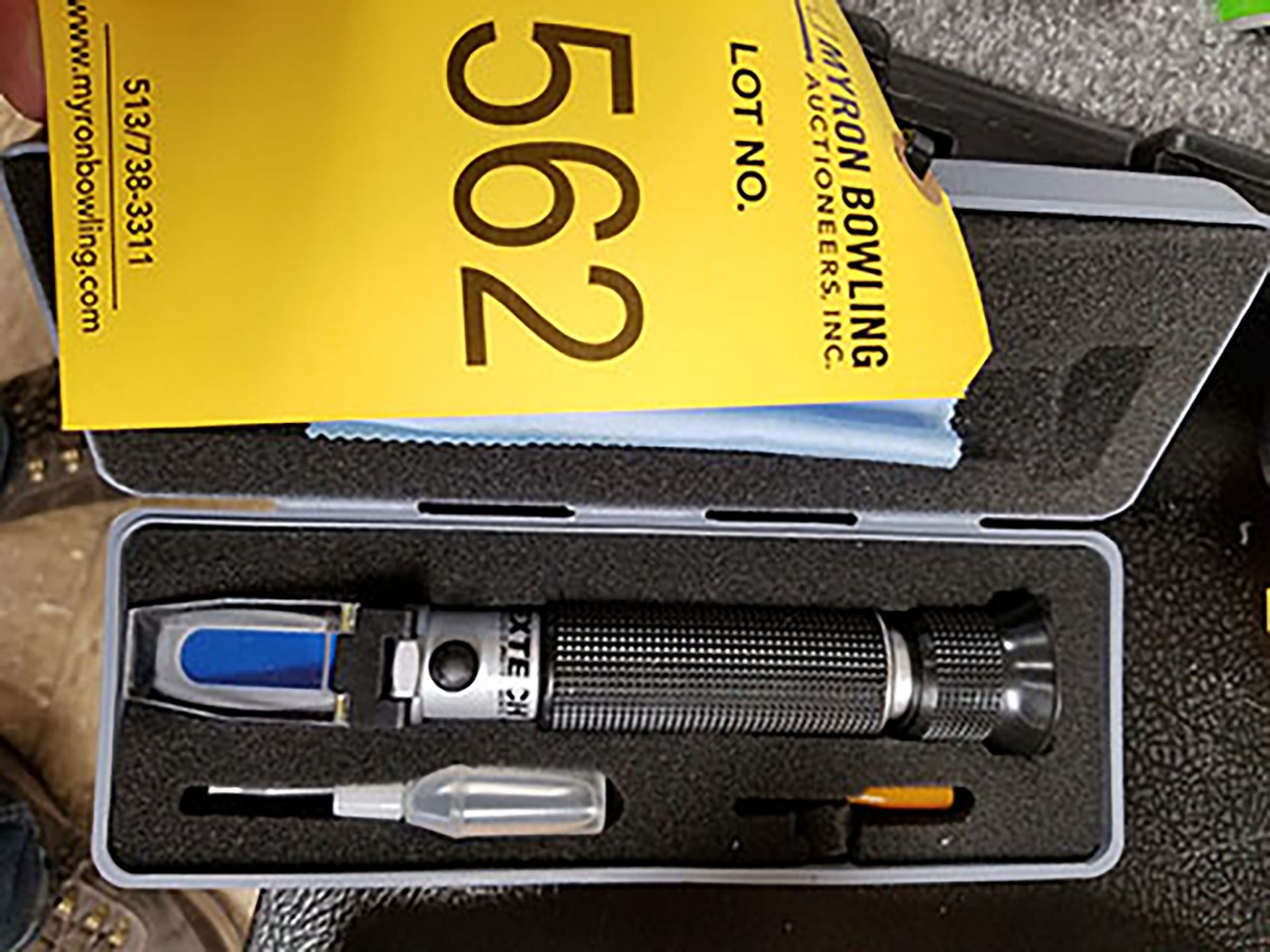 EXTECH PORTABLE REFRACTOMETER