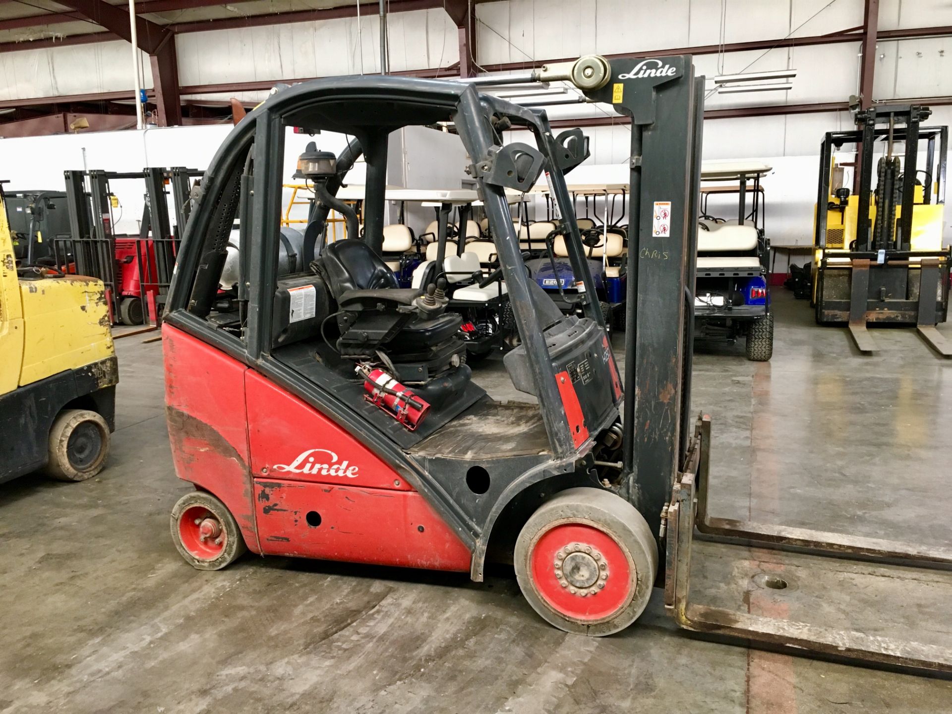 2006 LINDE 5,500-LB., MODEL: H25TCT-600, S/N: H2X392T03889, LPG, LEVER SHIFT, SOLID TIRES, 3-STAGE