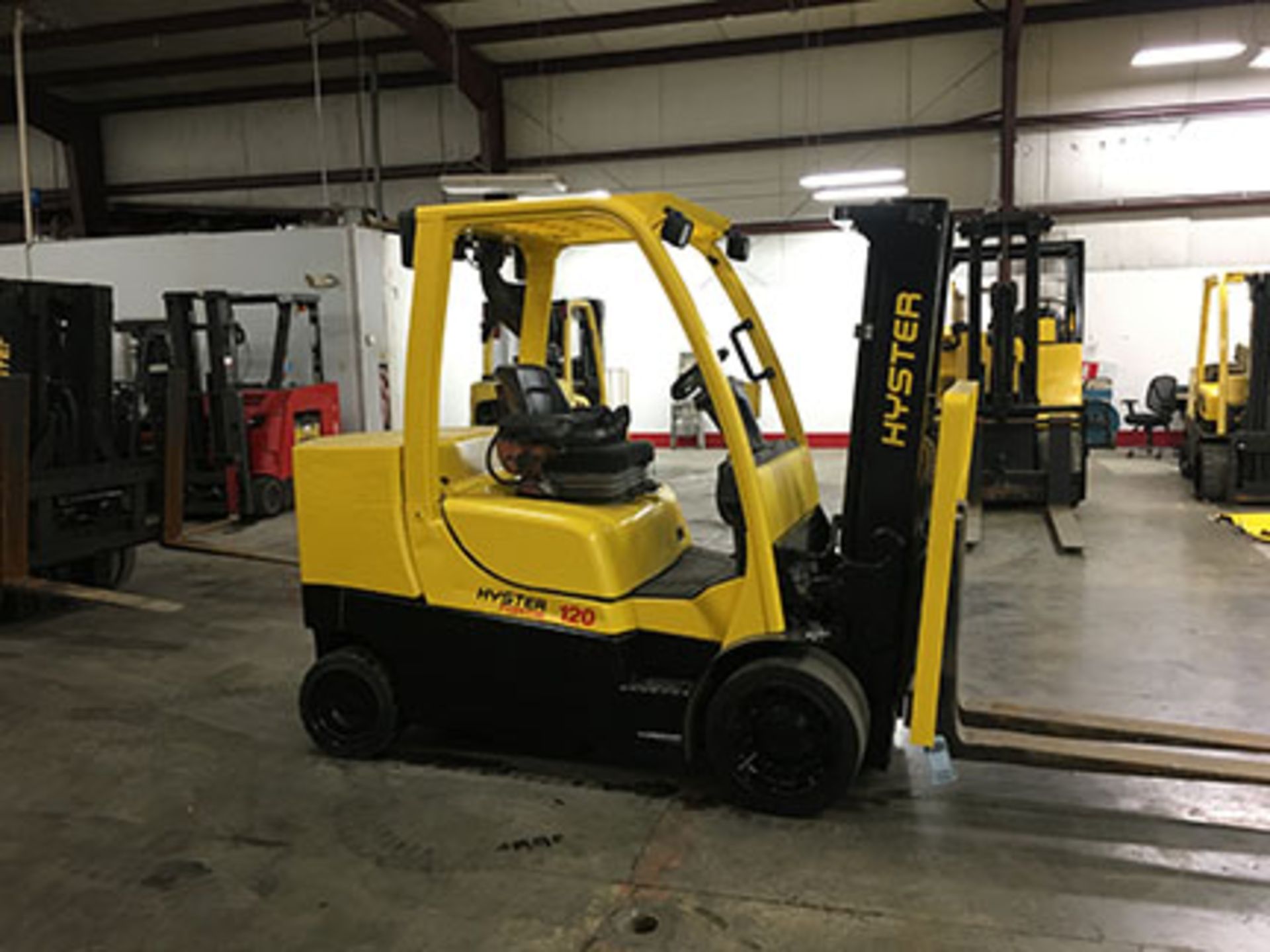 2013 HYSTER 12,000-LB., MODEL: S120FT, S/N: H004V02443L, GASOLINE, LEVER SHIFT, SOLID TIRES, 111'' - Image 3 of 6