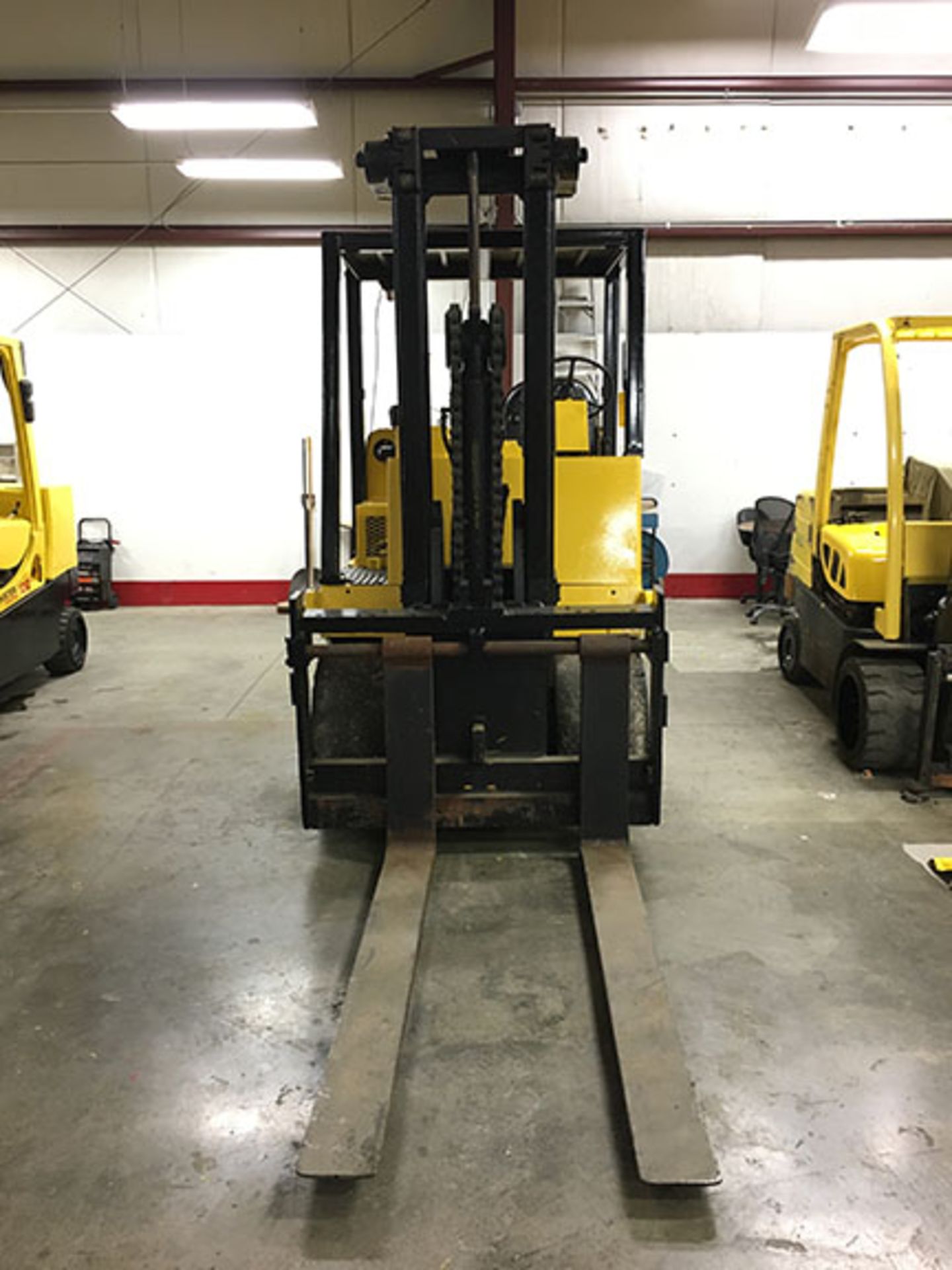 SILENT HOIST & CRANE 20,000-LB. GAS/LP FORKLIFT; MODEL FKS12, S/N 20255, AIR BRAKES, HI/LOW- - Image 3 of 7