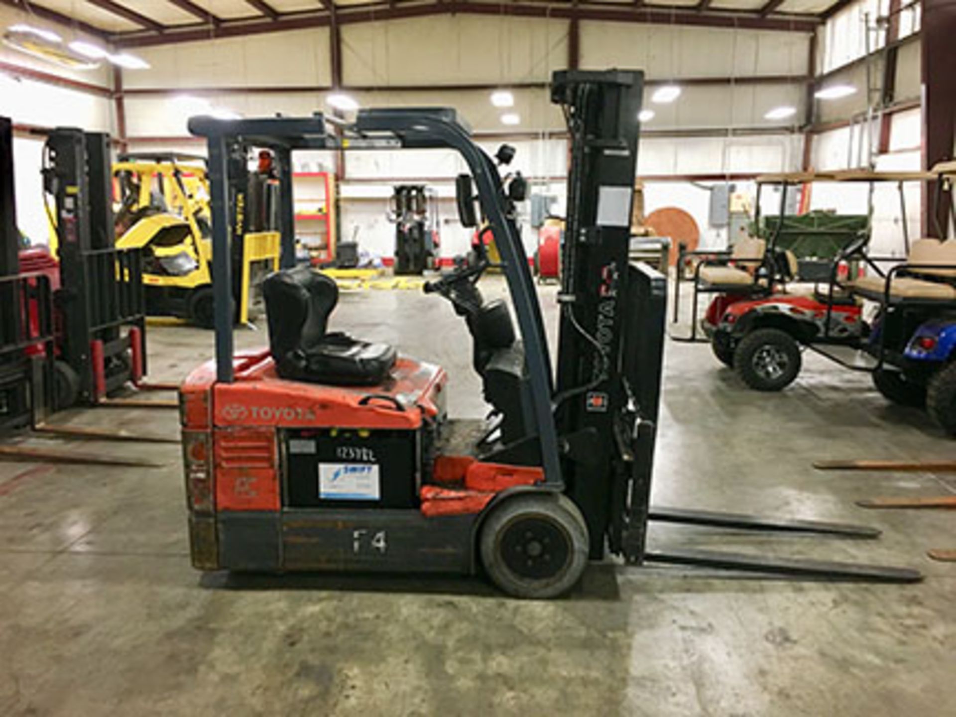 2011 TOYOTA 3,500-LB., 3-WHEEL ELECTRIC FORKLIFT, MODEL: 7FBEU18, S/N: 23066, 48-VOLT, SOLID - Image 3 of 5