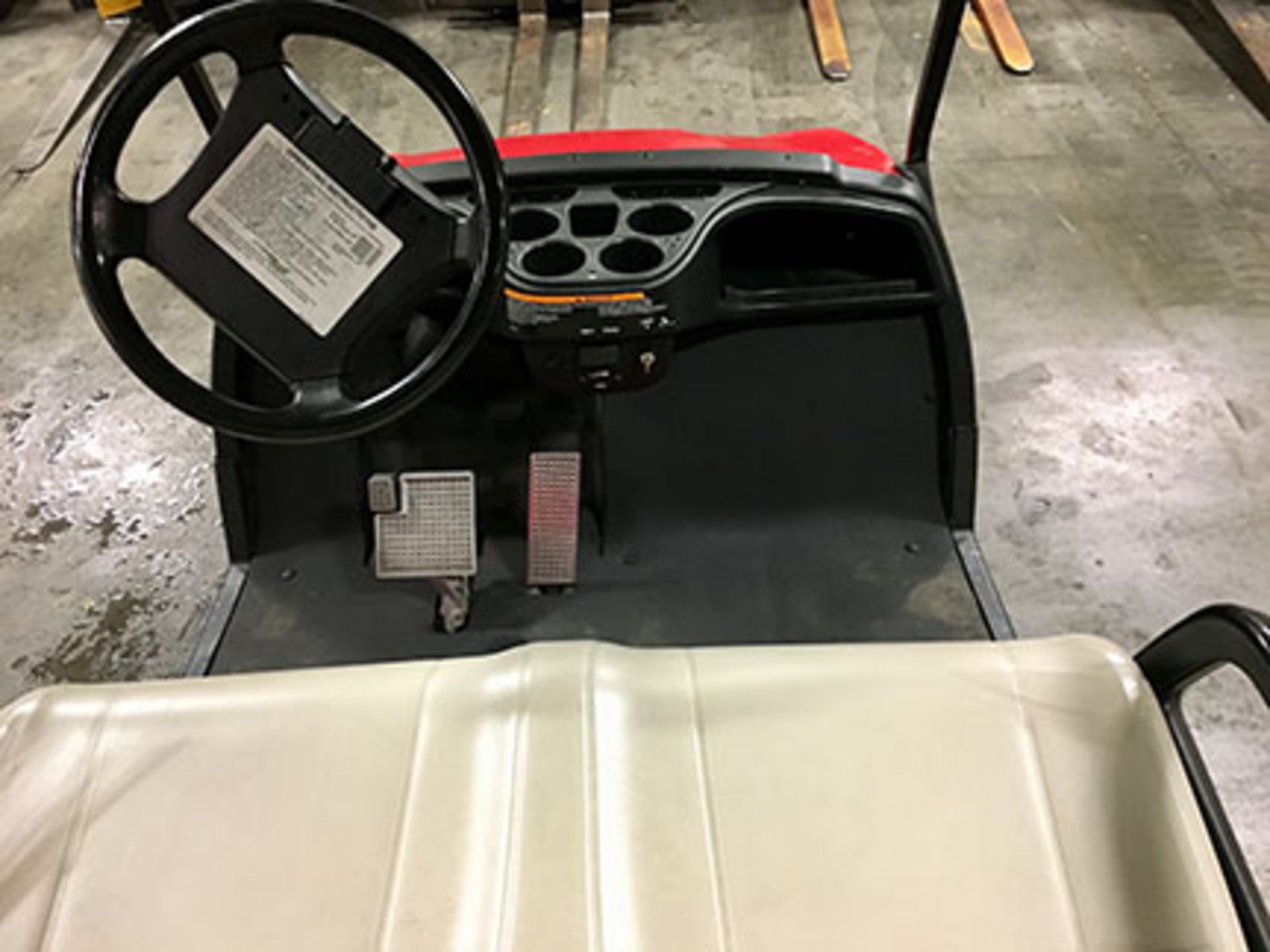 2009 YAMAHA ELECTRIC GOLF CART, WITH 48 VOLT CHARGER, 4-PASSENGER FOLD DOWN SEAT, LIFT KIT, - Image 4 of 5