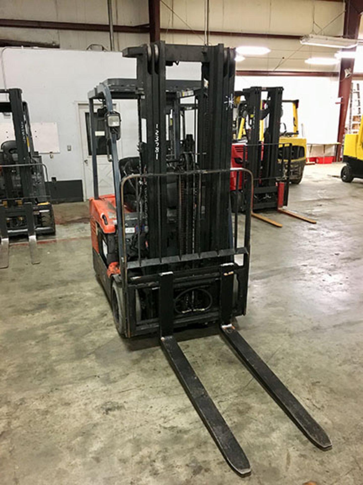 2011 TOYOTA 3,500-LB., 3-WHEEL ELECTRIC FORKLIFT, MODEL: 7FBEU18, S/N: 23066, 48-VOLT, SOLID - Image 2 of 5