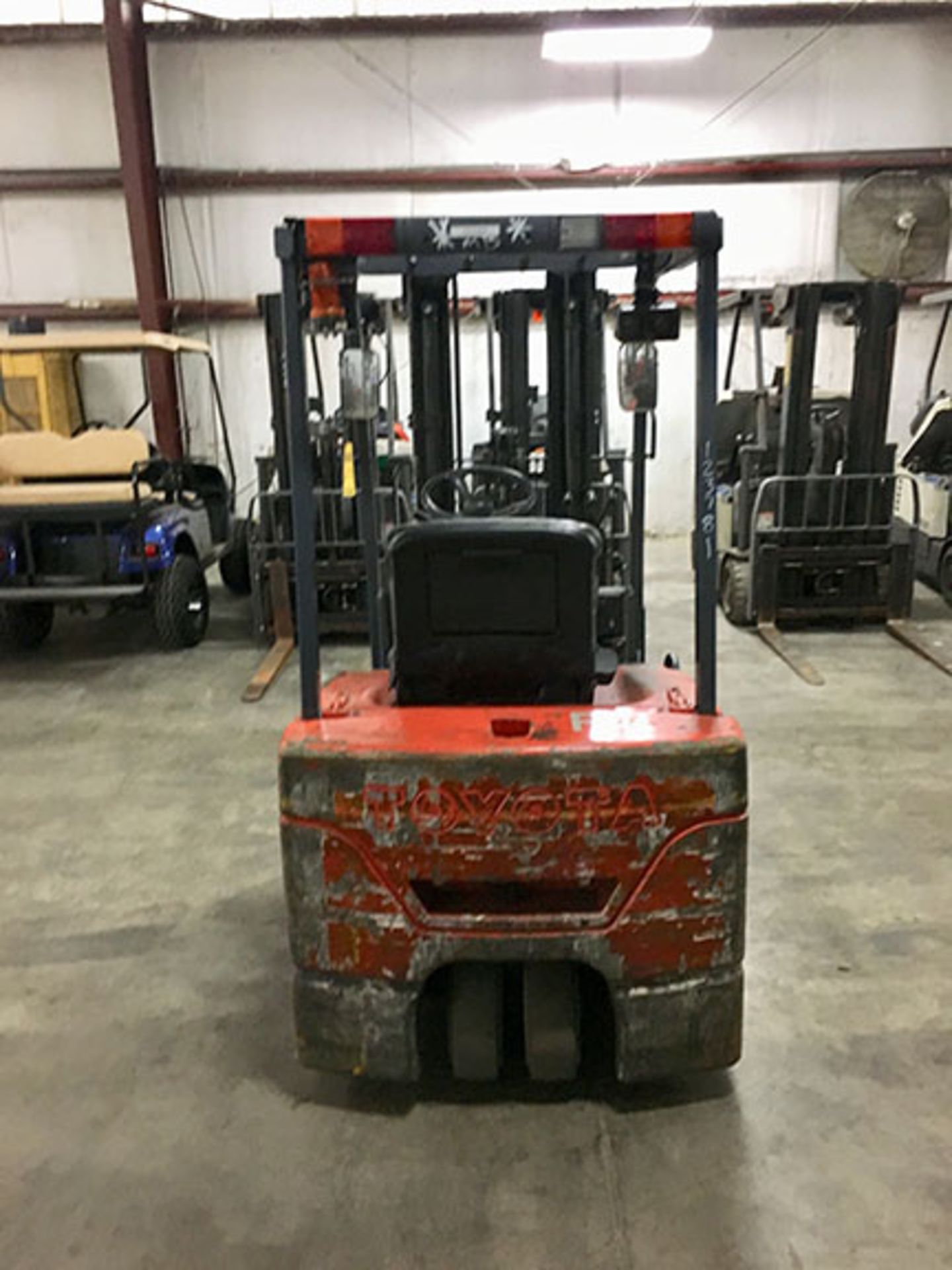 2011 TOYOTA 3,500-LB., 3-WHEEL ELECTRIC FORKLIFT, MODEL: 7FBEU18, S/N: 23066, 48-VOLT, SOLID - Image 4 of 5