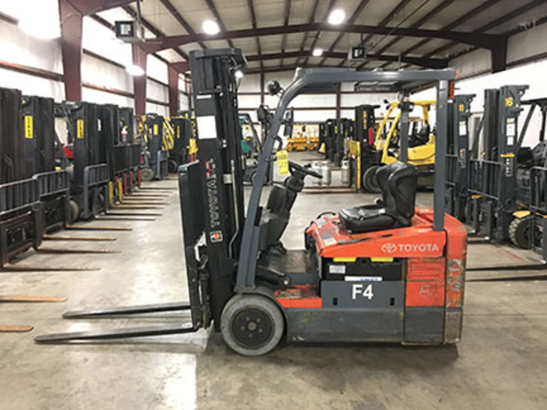 2011 TOYOTA 3,500-LB., 3-WHEEL ELECTRIC FORKLIFT, MODEL: 7FBEU18, S/N: 23066, 48-VOLT, SOLID