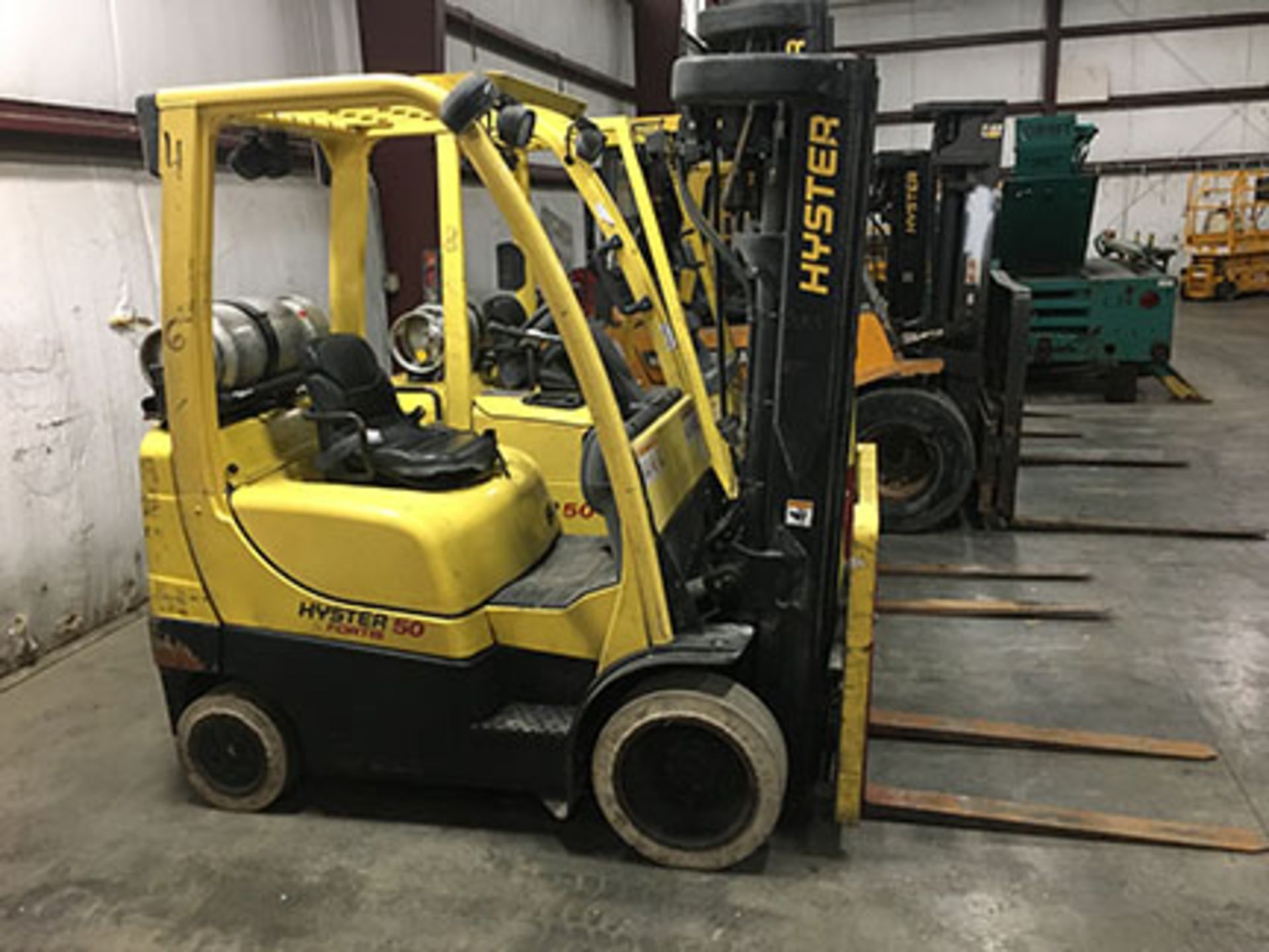 2007 HYSTER 5,000-LB., MODEL: S50FT, S/N: F187V08640E, LPG, LEVER SHIFT, SOLID NON-MARKING TIRES,