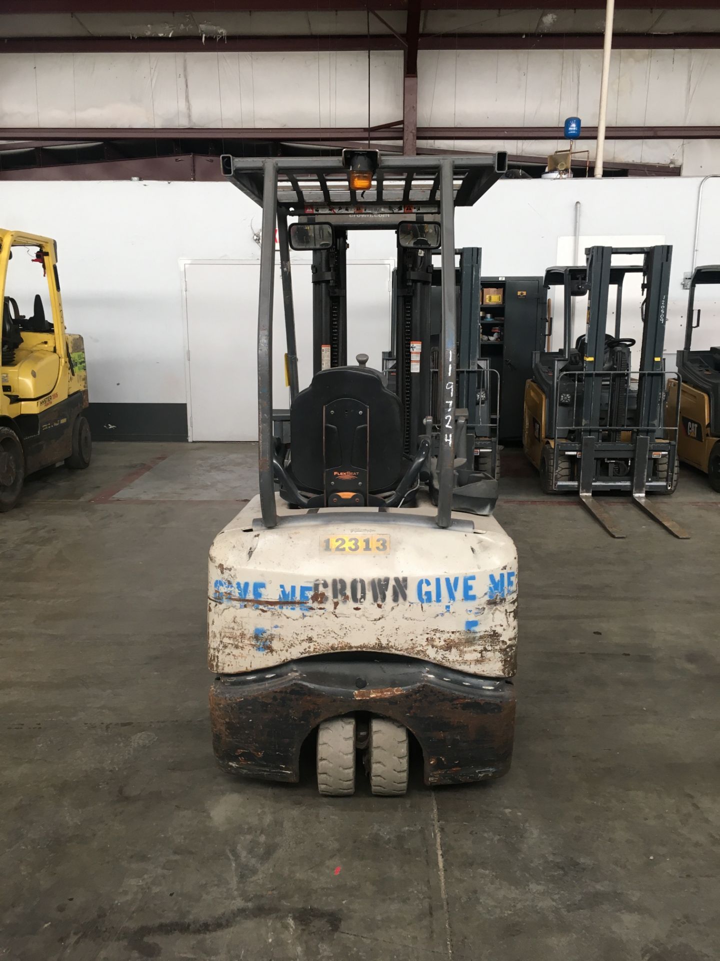 2014 CROWN 4,000-LB. 3-WHEEL FORKLIFT, MOD SC5245-40, W/ 2016 36V BATTERY, SOLID TIRES, 3-STAGE, S/S - Image 4 of 6