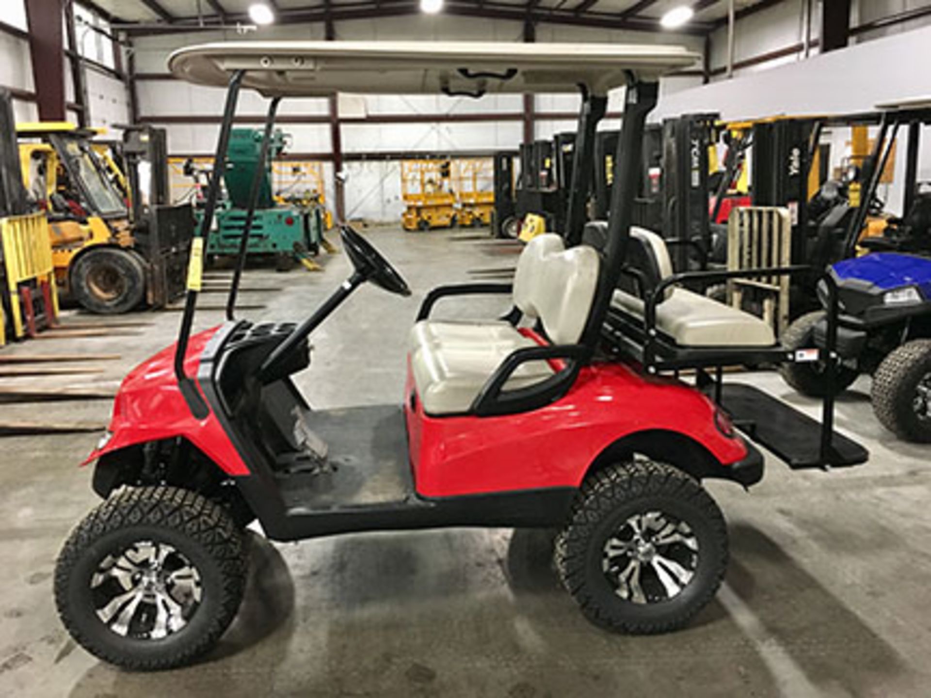 2009 YAMAHA ELECTRIC GOLF CART, WITH 48 VOLT CHARGER, 4-PASSENGER FOLD DOWN SEAT, LIFT KIT,