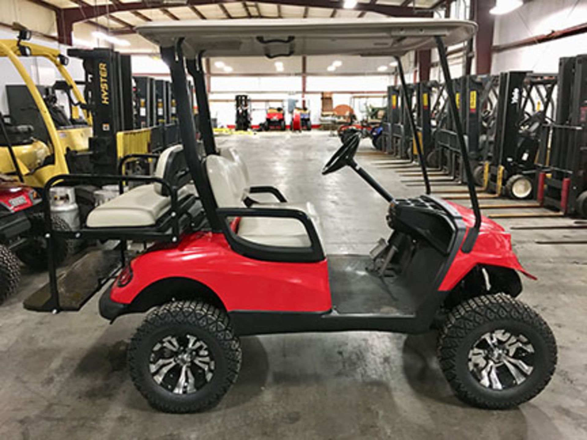 2009 YAMAHA ELECTRIC GOLF CART, WITH 48 VOLT CHARGER, 4-PASSENGER FOLD DOWN SEAT, LIFT KIT, - Image 5 of 5